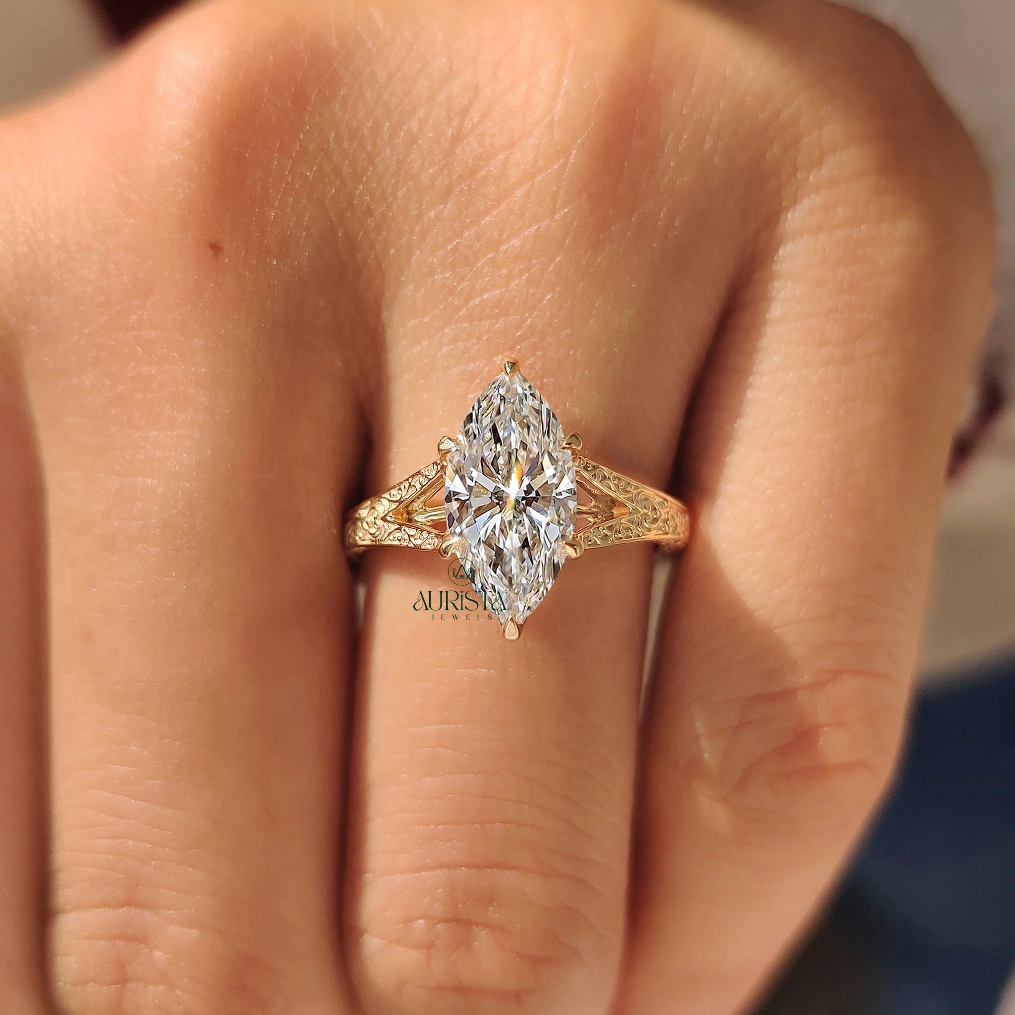 Graceful Diamond Solitaire with Fine Detailing