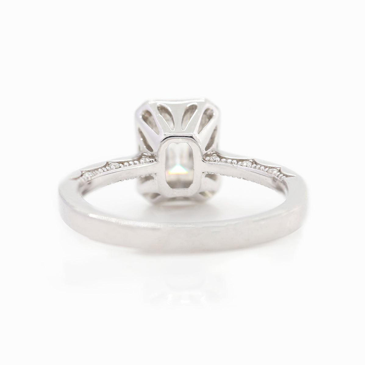 Shine On, Forever – White Gold Ring with Emerald Diamond