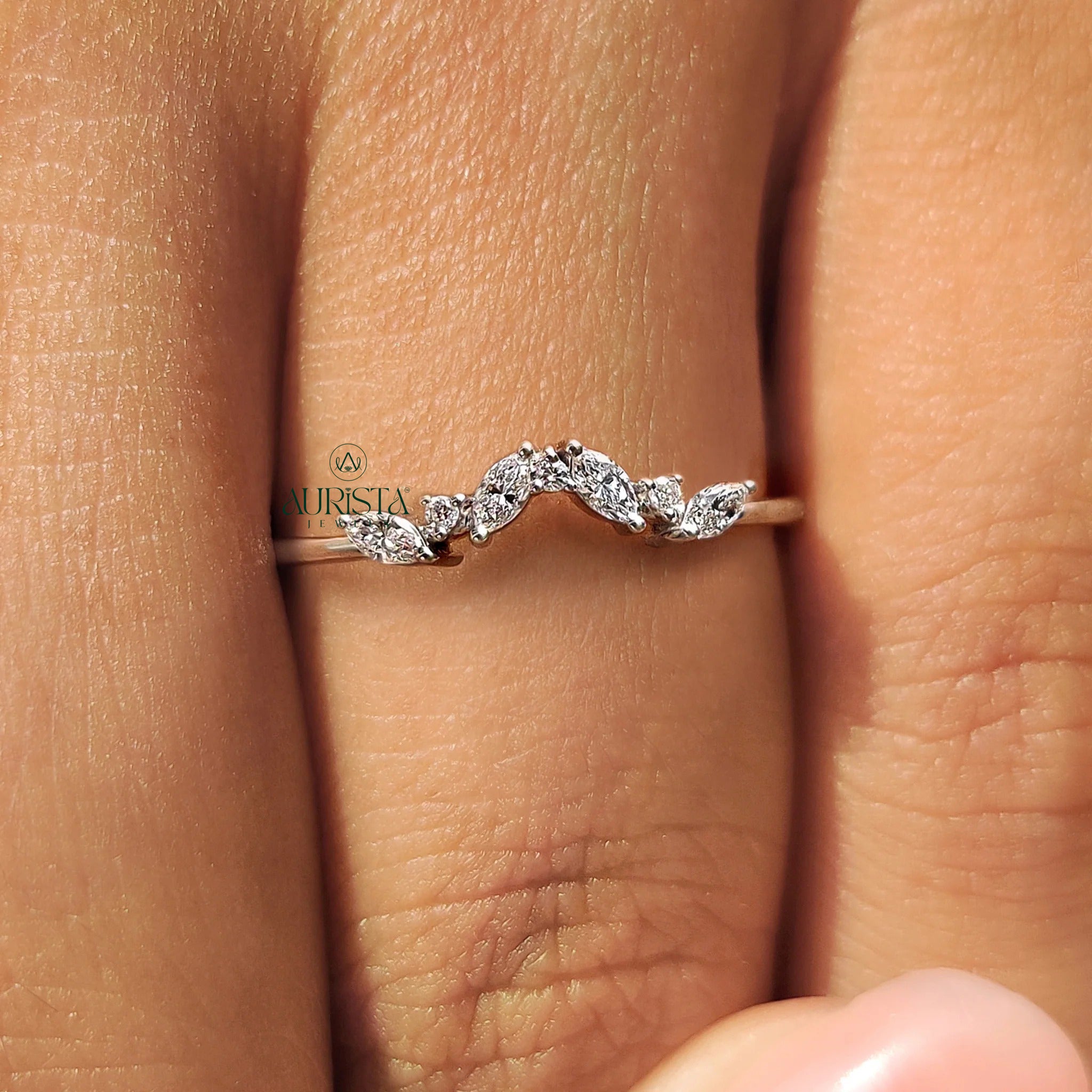 Forever Grace – Classic Ring with Sparkling Diamond