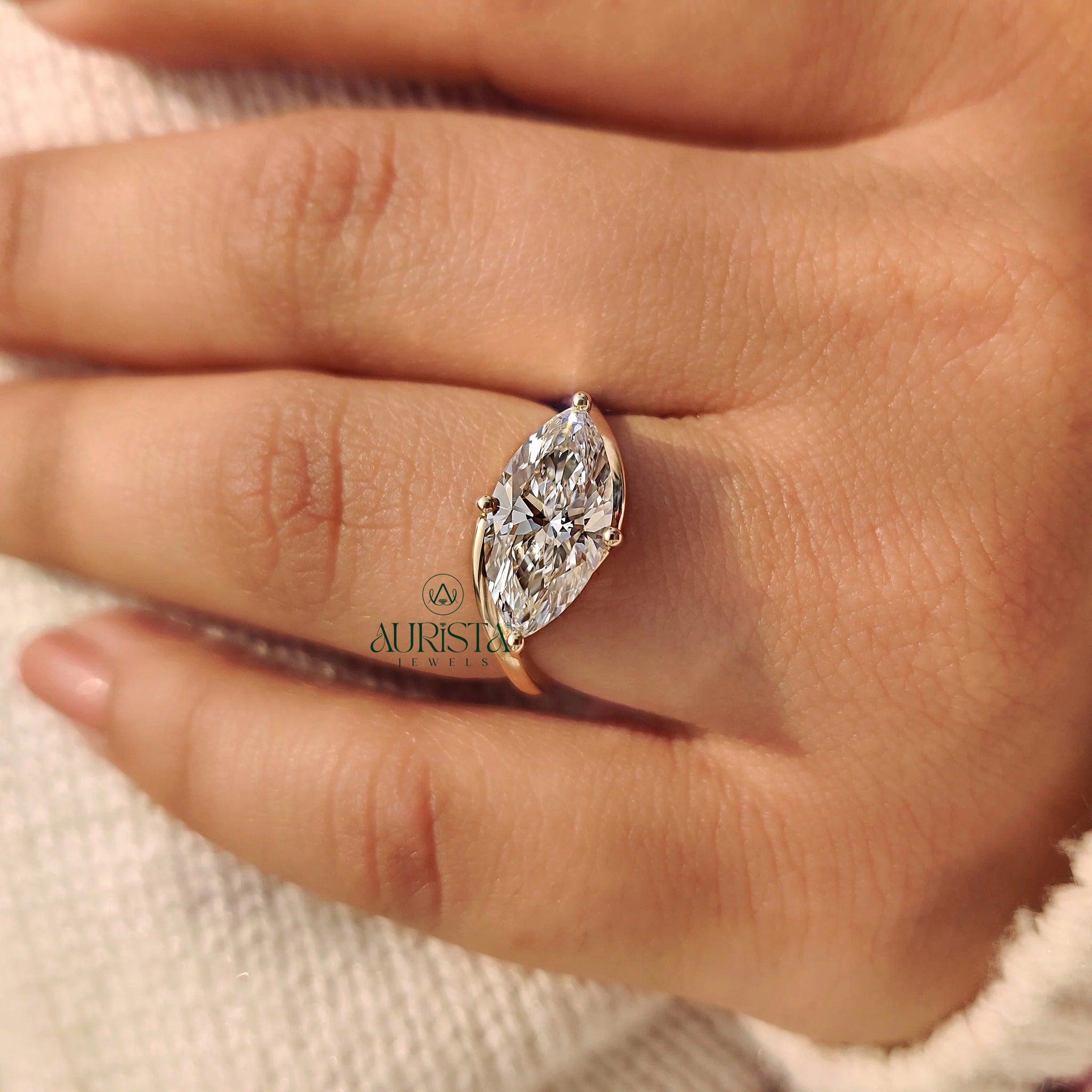 Graceful Solitaire Ring with Fine Craftsmanship