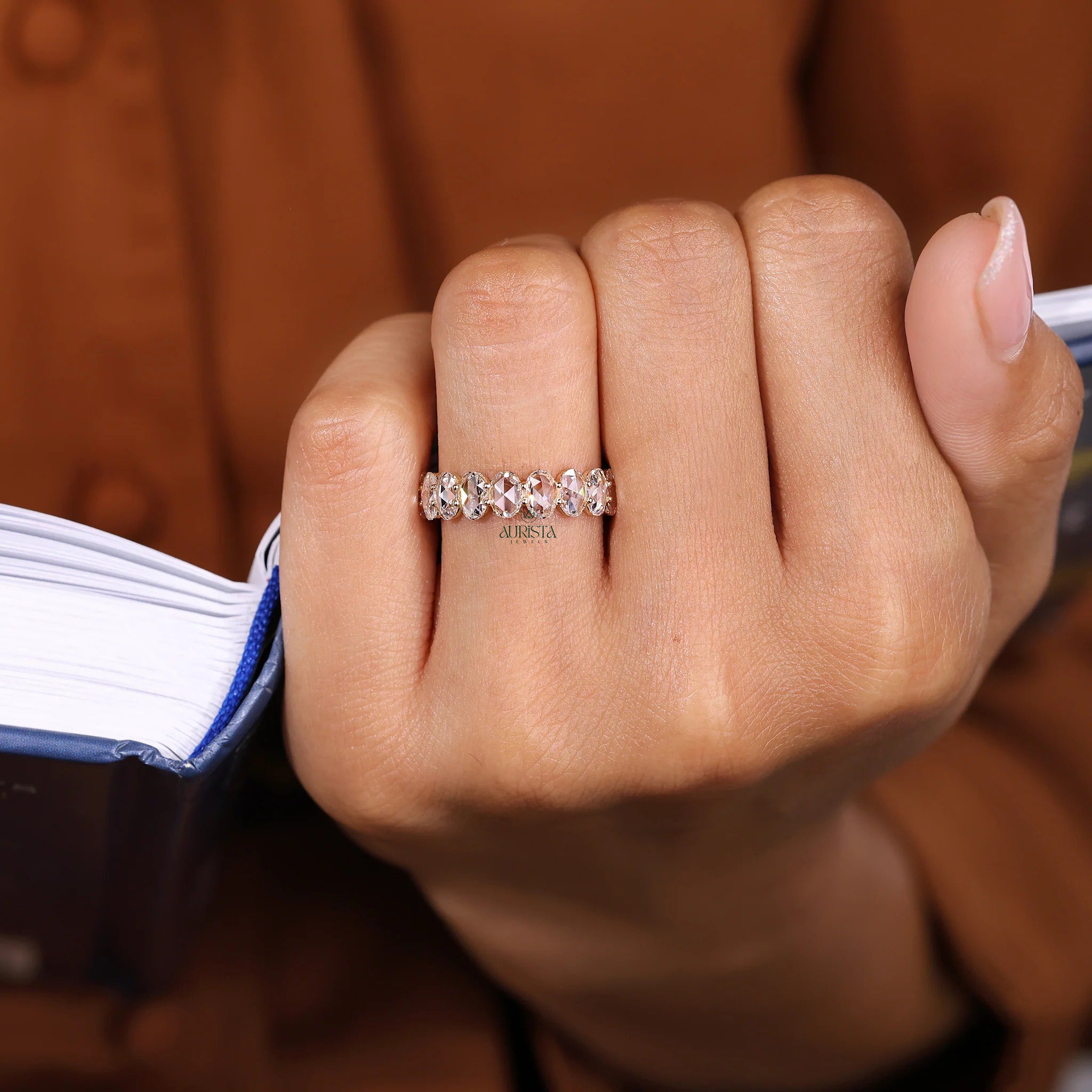 Timeless Glow – Premium Ring with Elegant Diamond