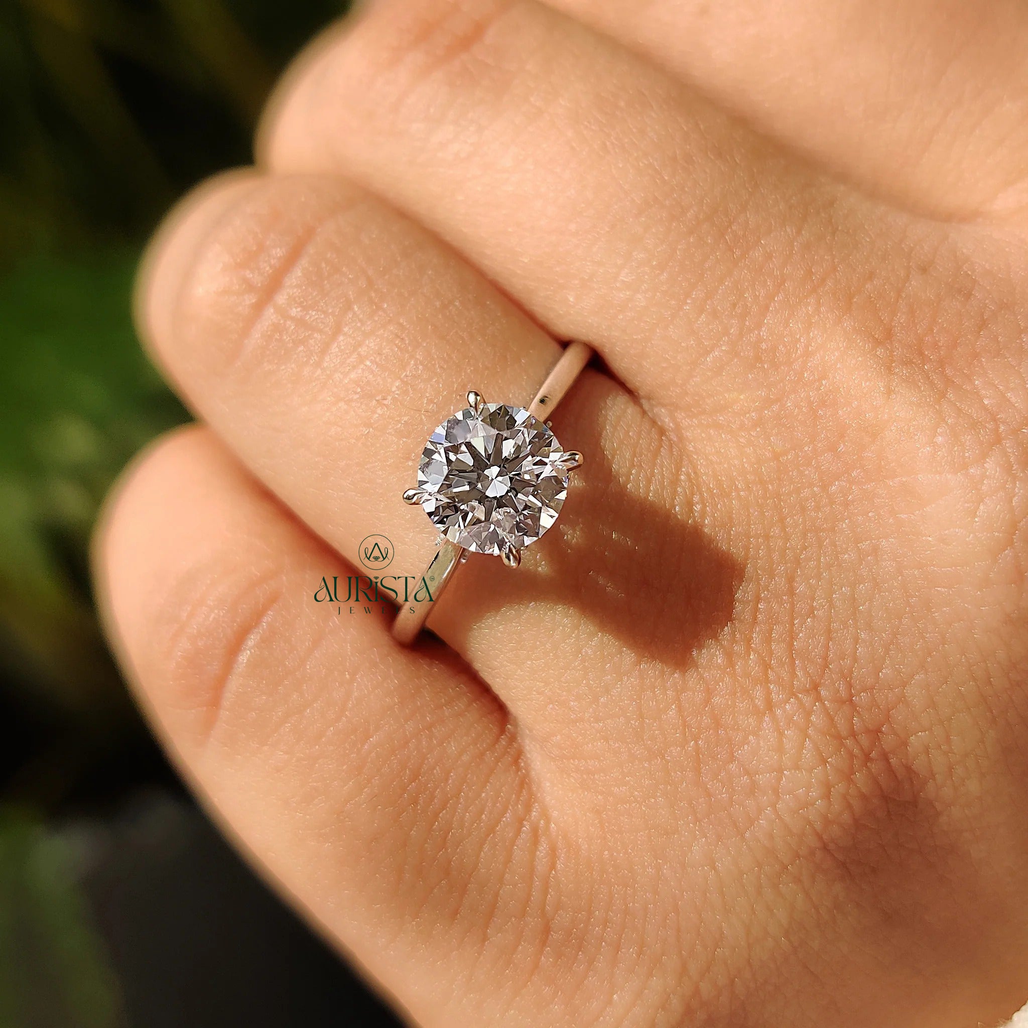 Graceful Round Diamond Ring with Timeless Beauty