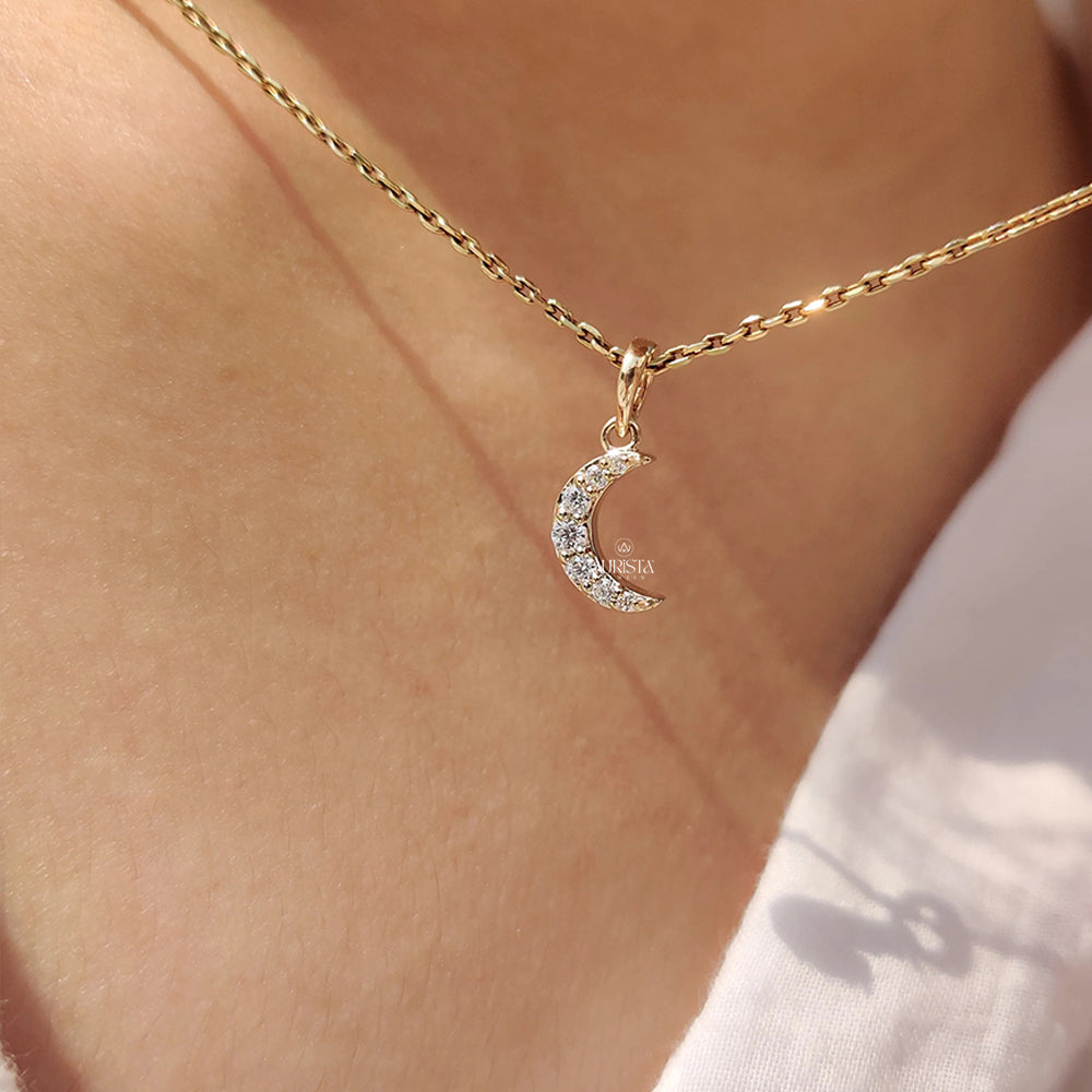 Classic Spark Round Diamond Pendant in Gold