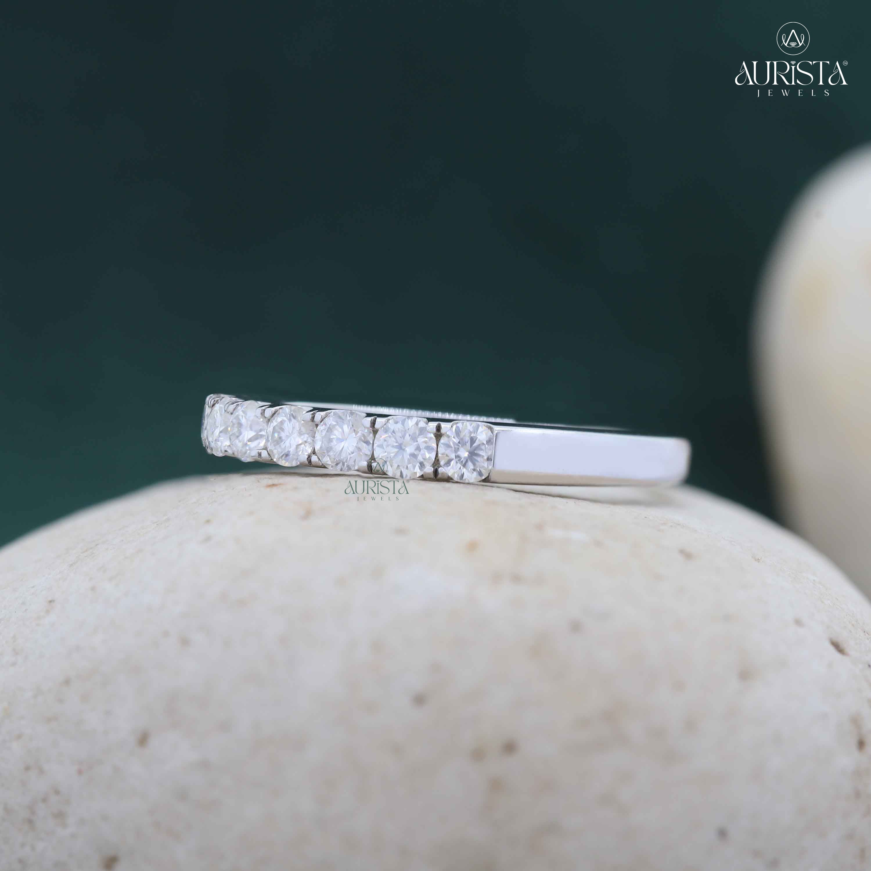 Bound by Brilliance – White Gold Ring with Round Diamond