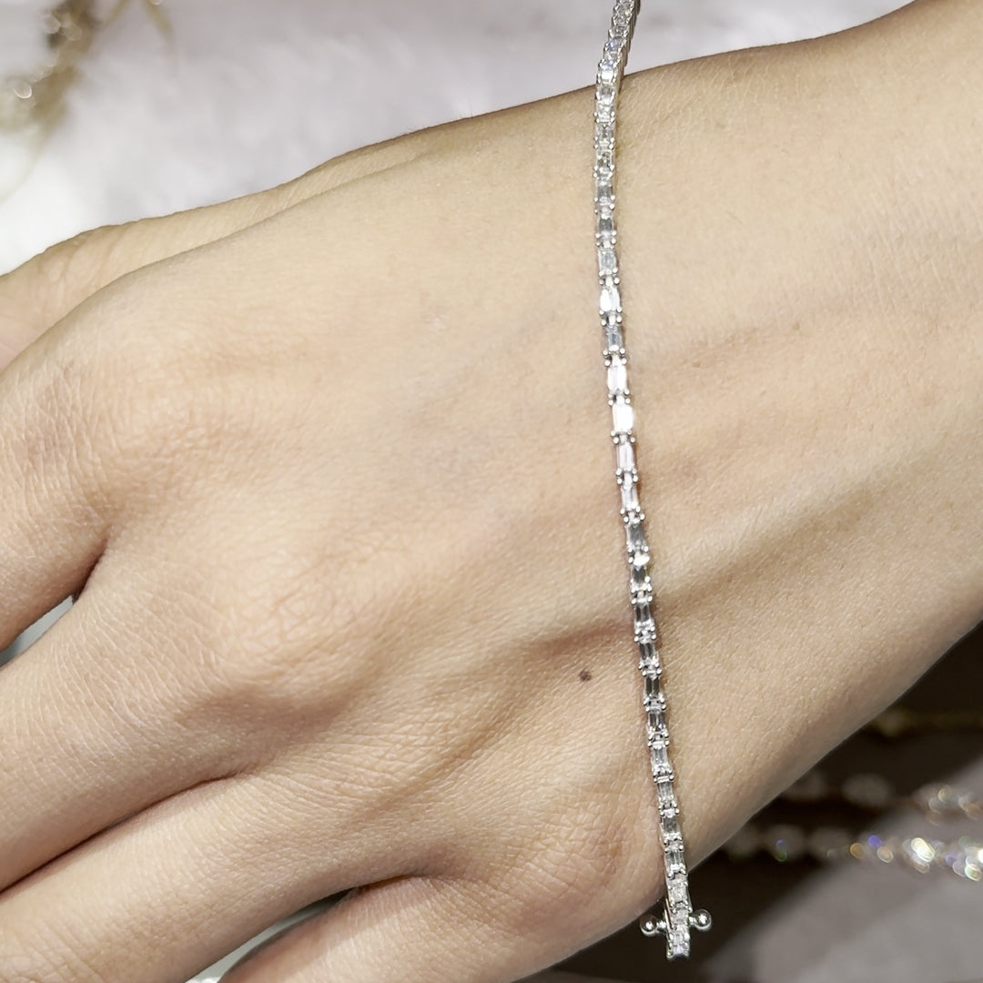 Endless Radiance – White Gold Tennis Bracelet
