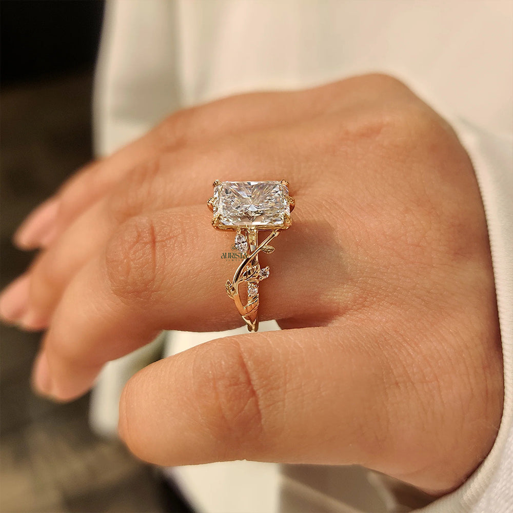 Infinite Grace – Yellow Gold Ring with Radiant Diamond