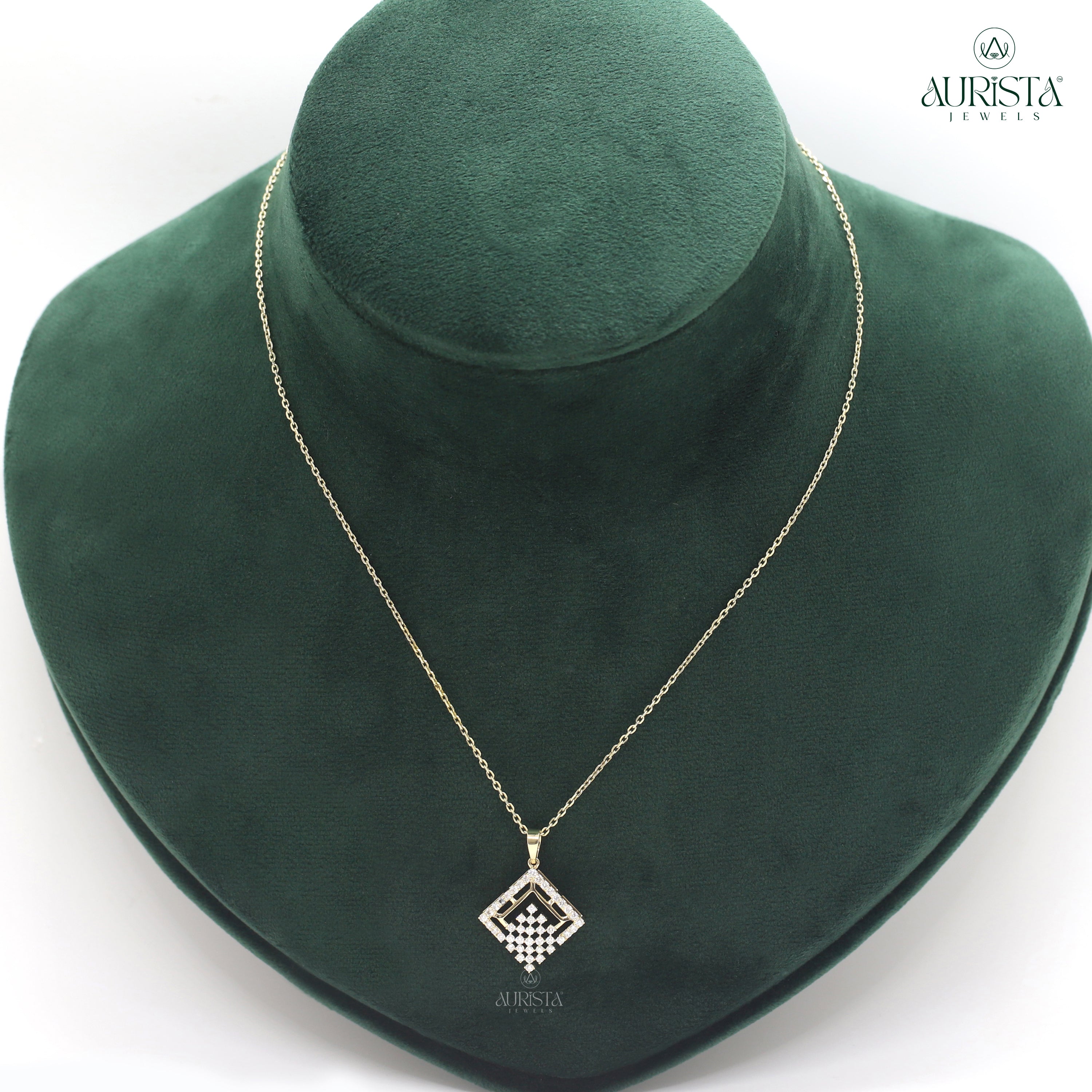 Luminous Charm Round Diamond Pendant in Yellow Gold