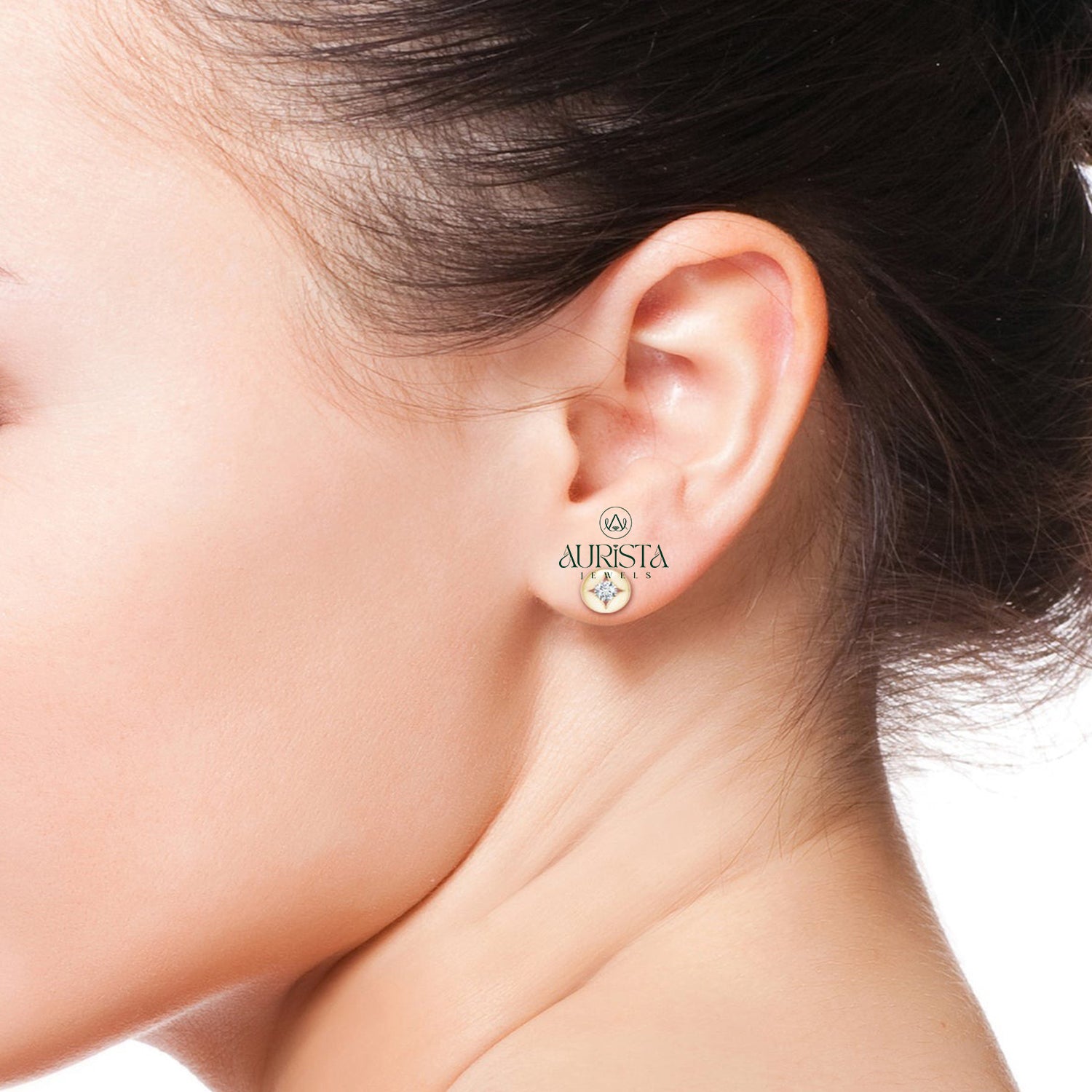 Bright Earrings with Elegant Diamond