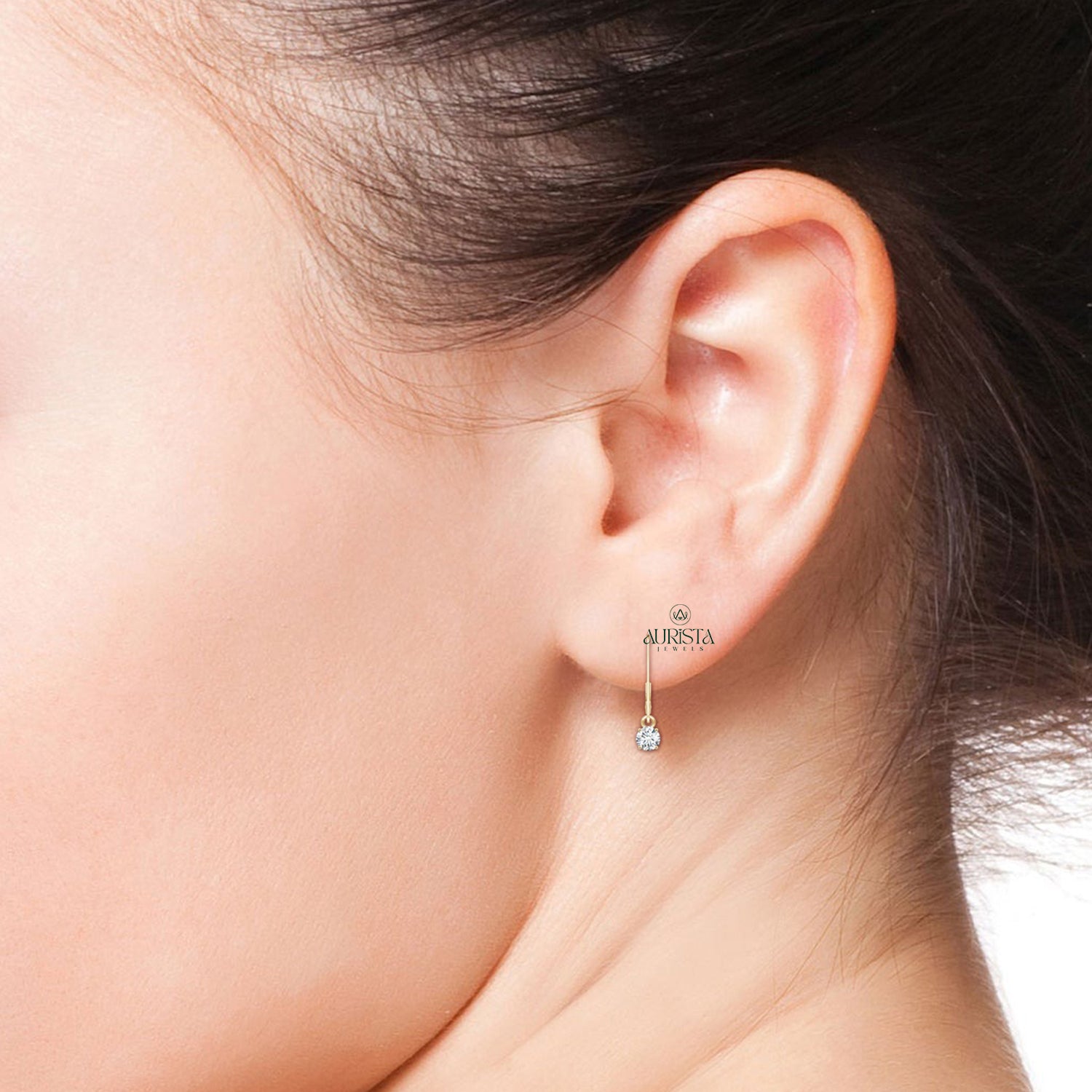 Lovely Earrings with Elegant Diamond