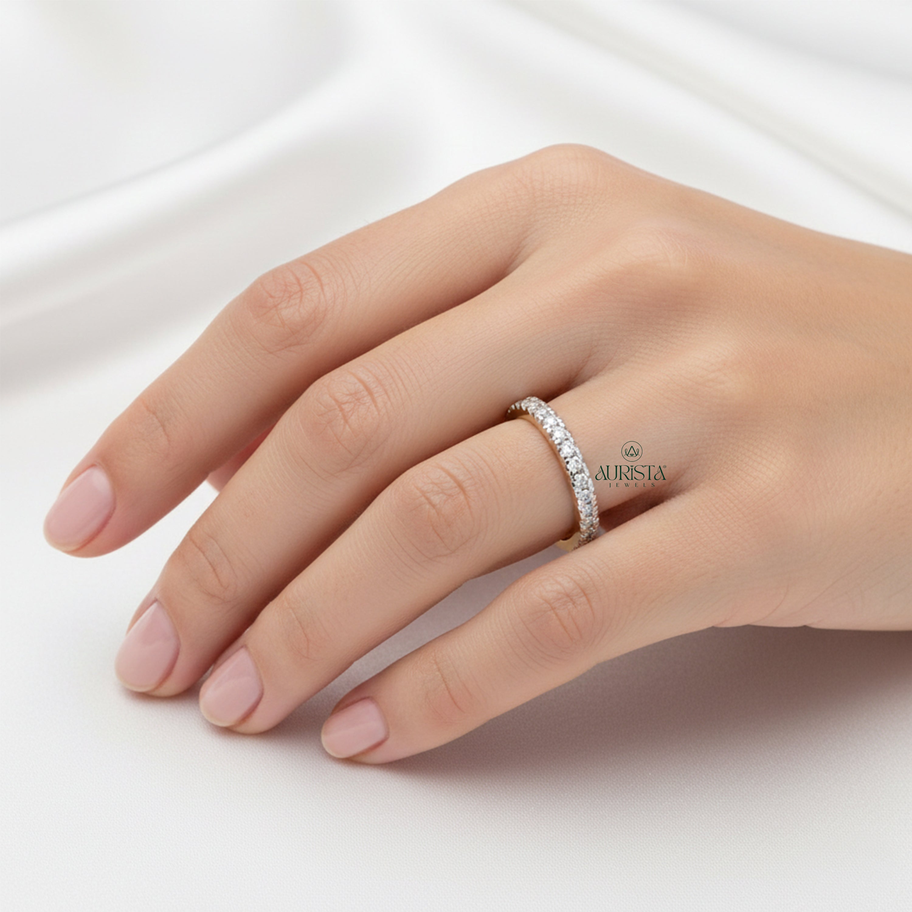 Bound in Love – Yellow Gold Band with Round Diamond