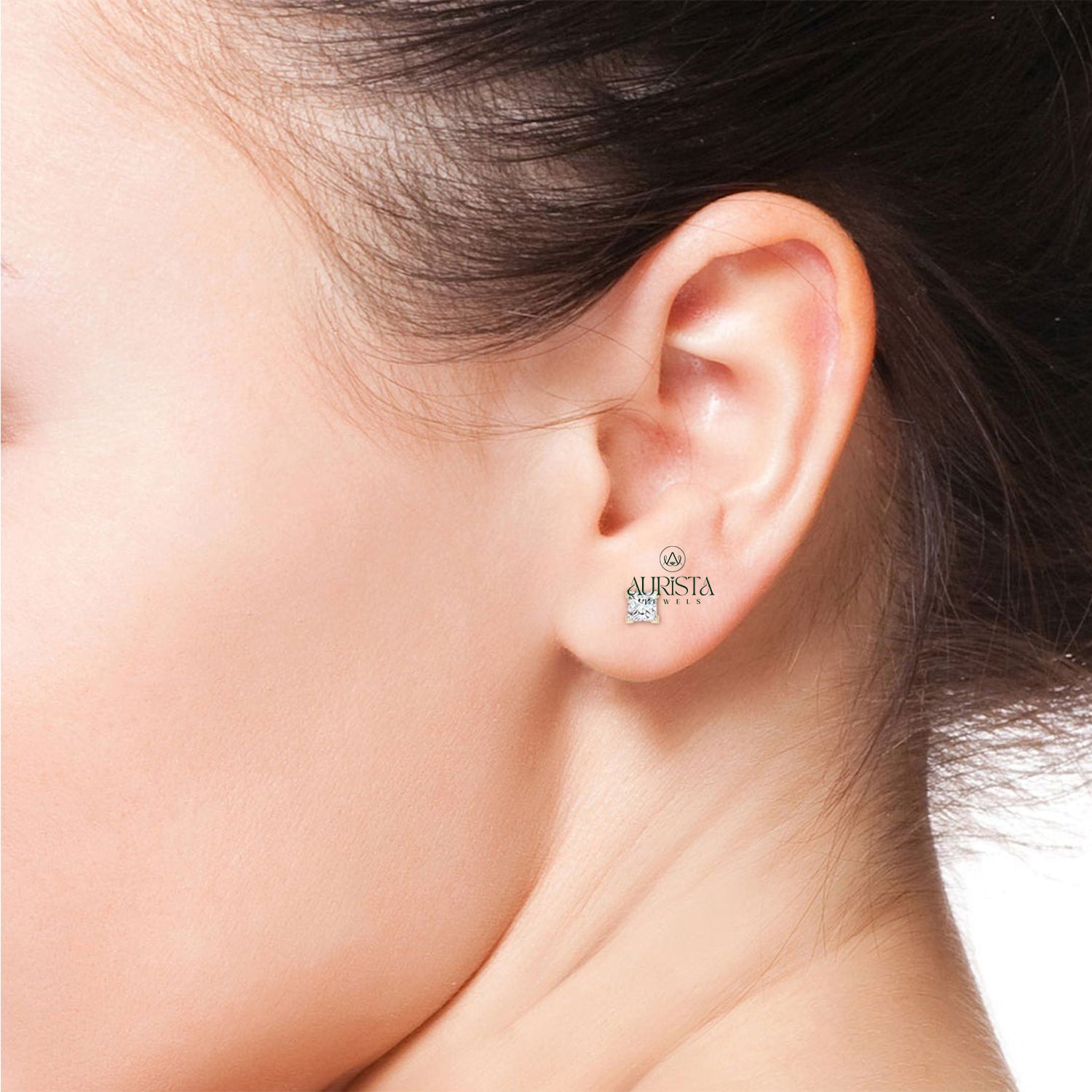 Bright Earrings with Elegant Diamond