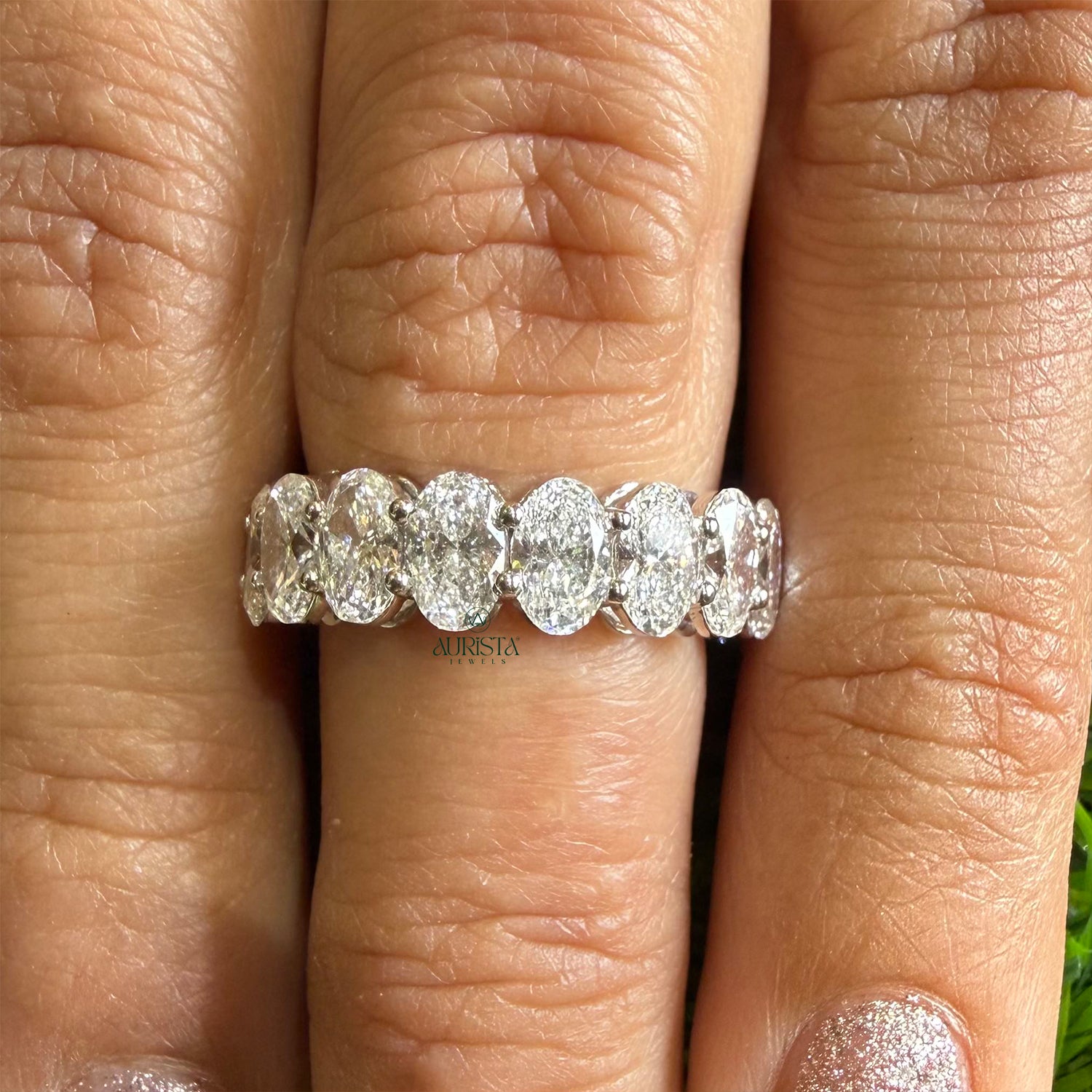Glow of Eternity – White Gold Band with Oval-Cut Diamond