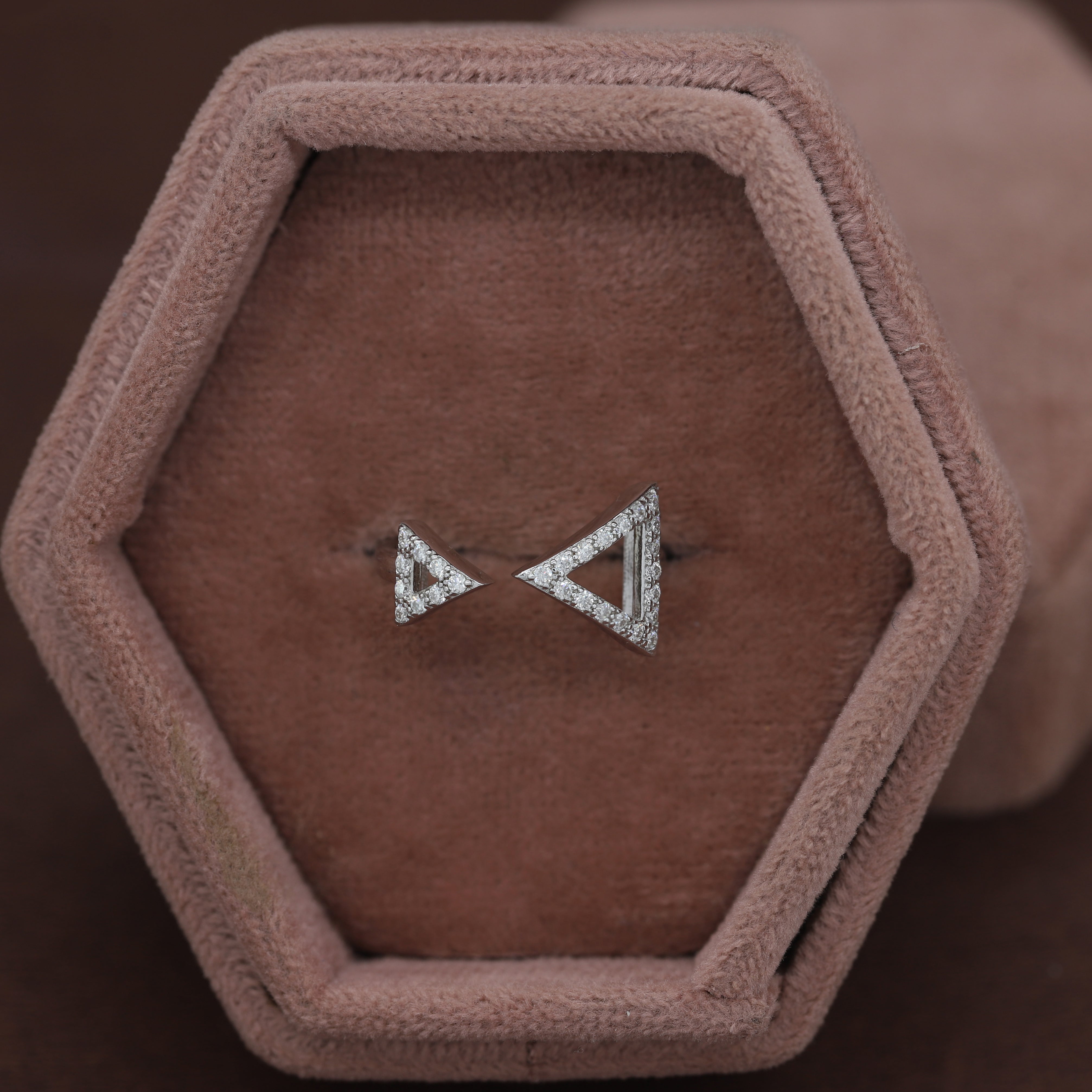 Brilliance Begins Here – White Gold Band with Round Diamond