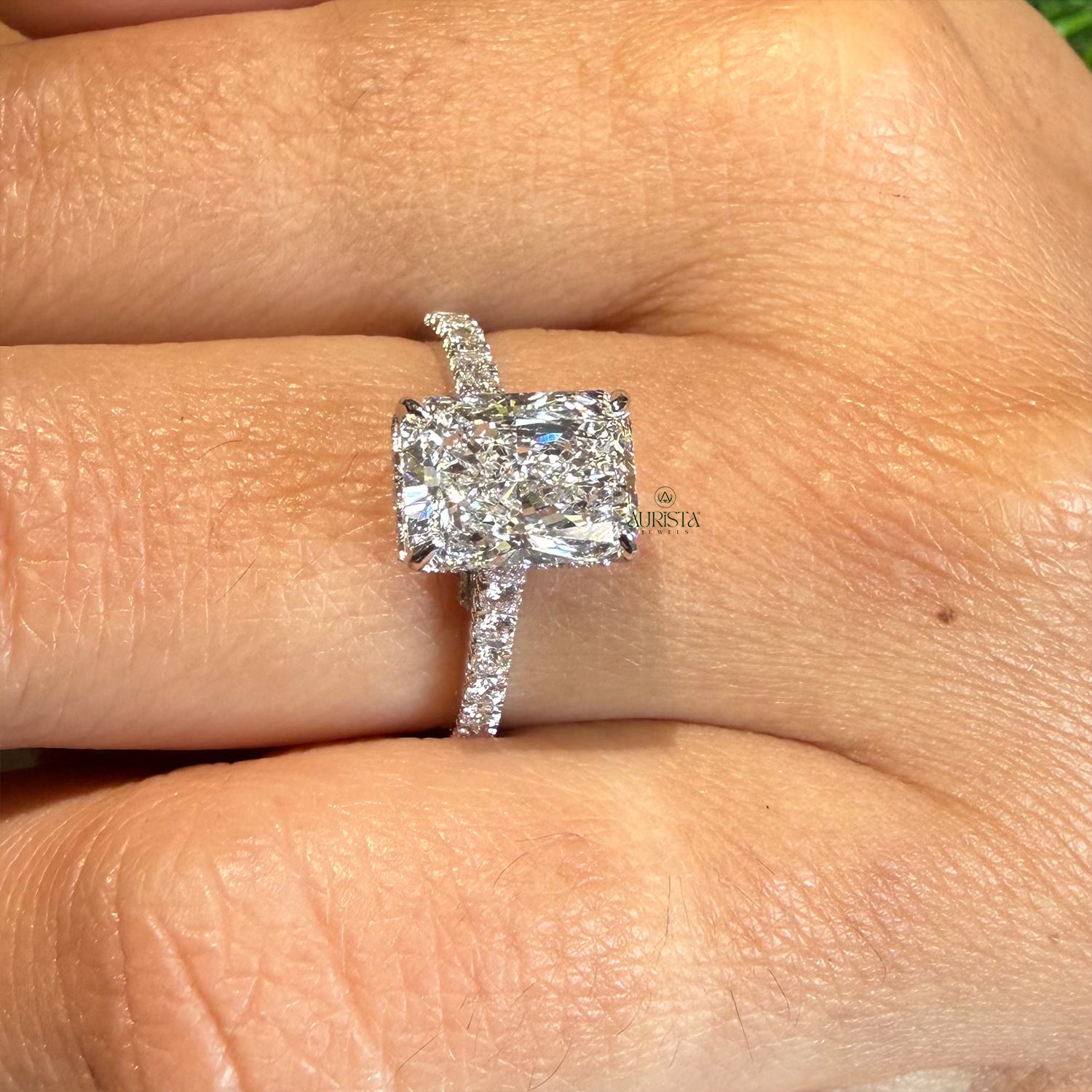 Golden Vows – Royal Ring with Brilliant Diamond