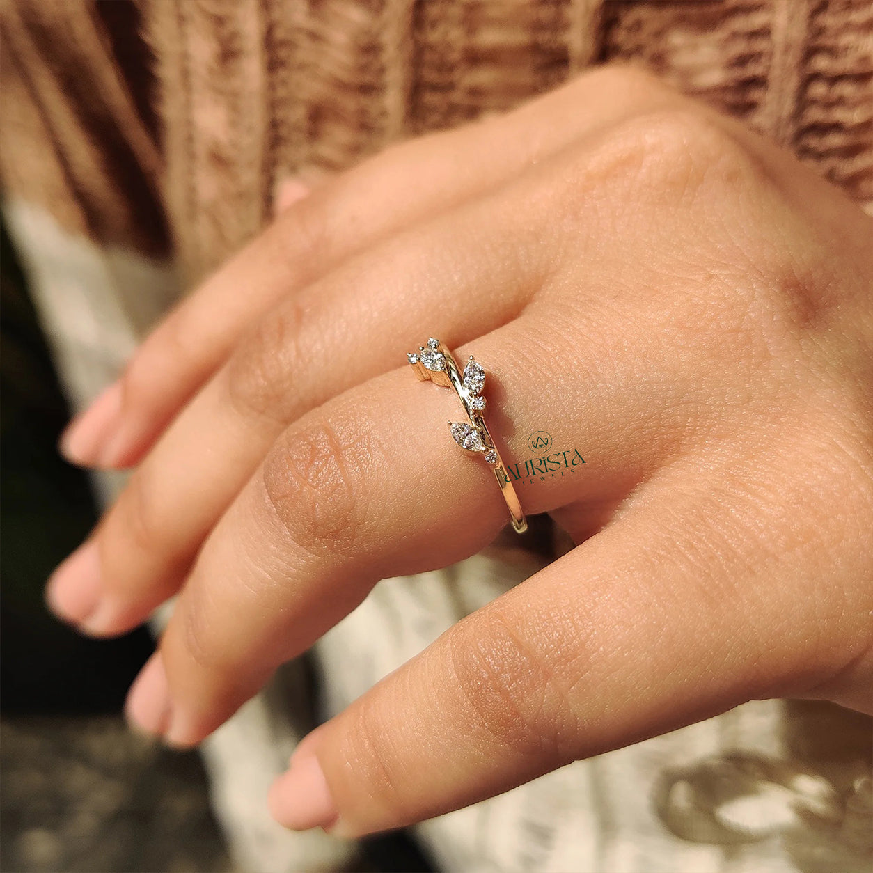 Pure Devotion – Polished Ring with Shimmering Diamond