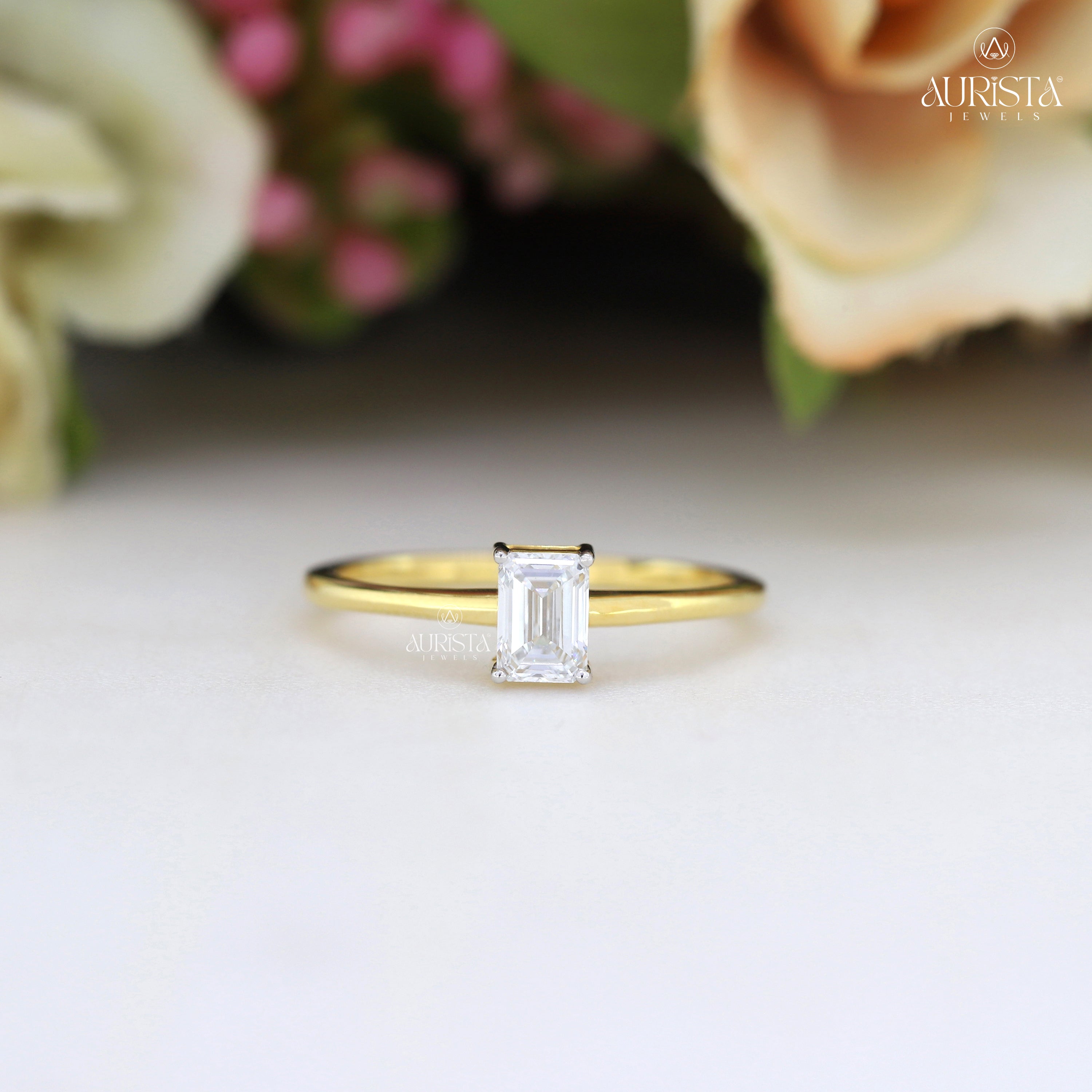 Lustre Divine – Yellow Gold Ring with Emerald Diamond