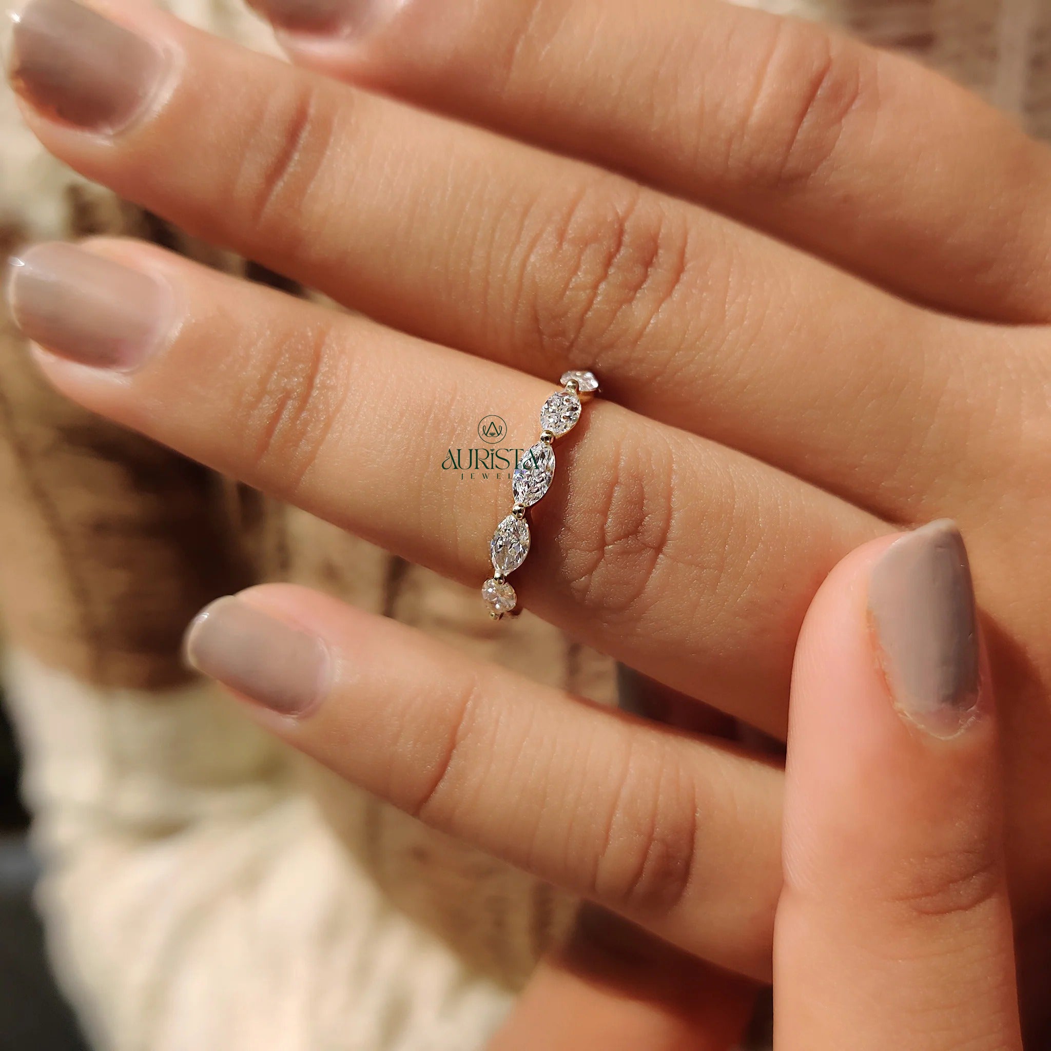 Eternal Sparkle – Glossy Ring with Fine Diamond