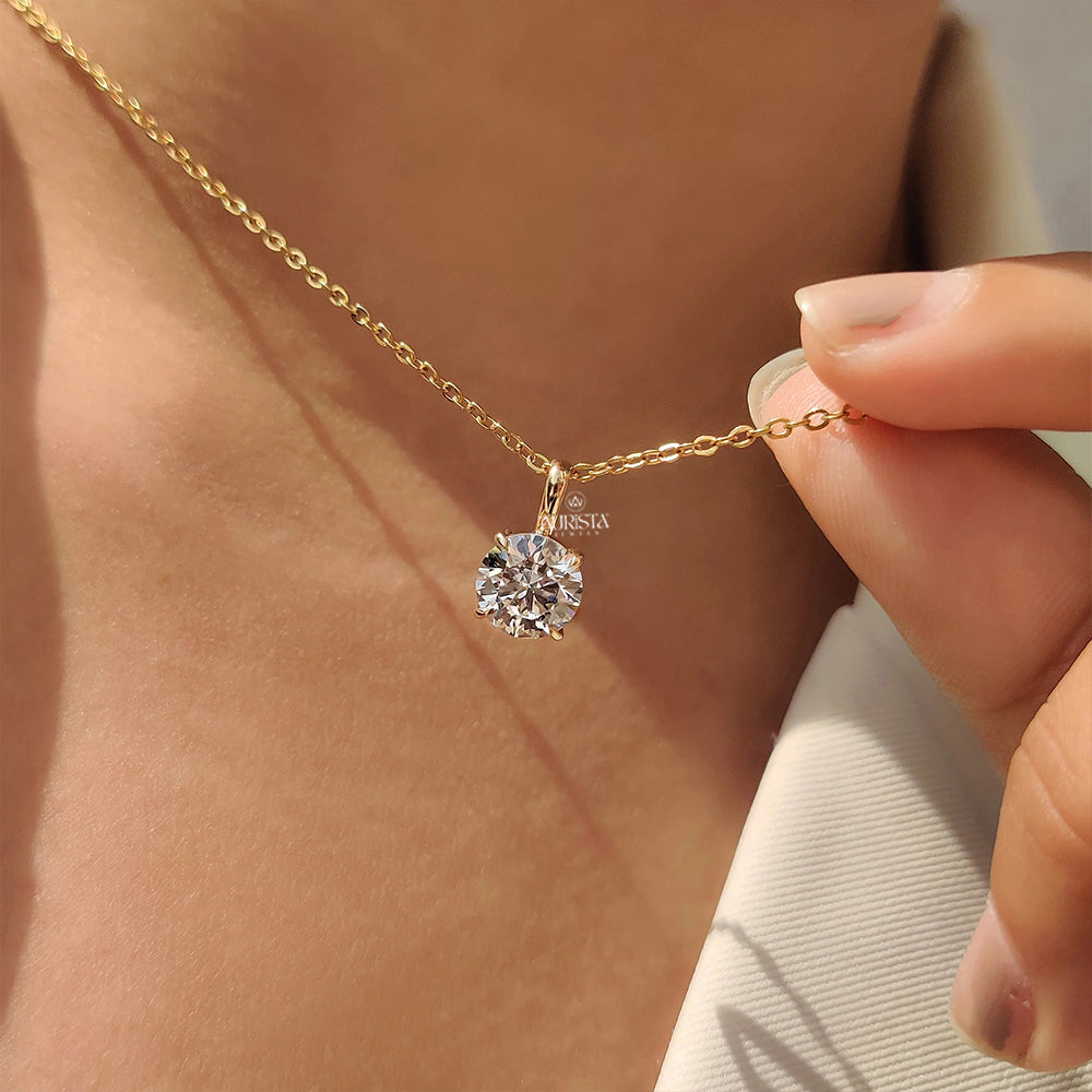 Starry Glow Round Diamond Pendant in Yellow Gold