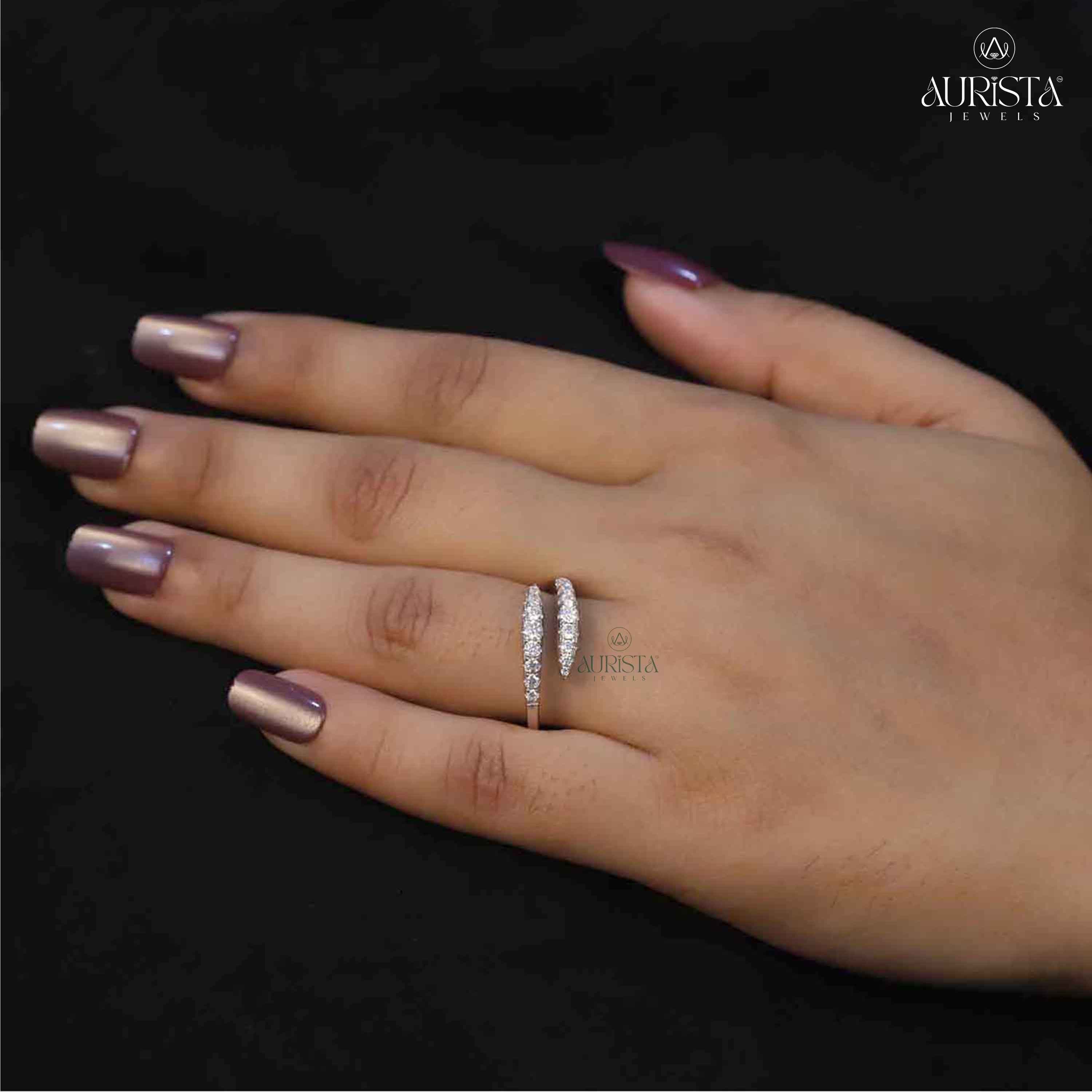 Exquisite Sparkle – White Gold Ring with Round Diamond