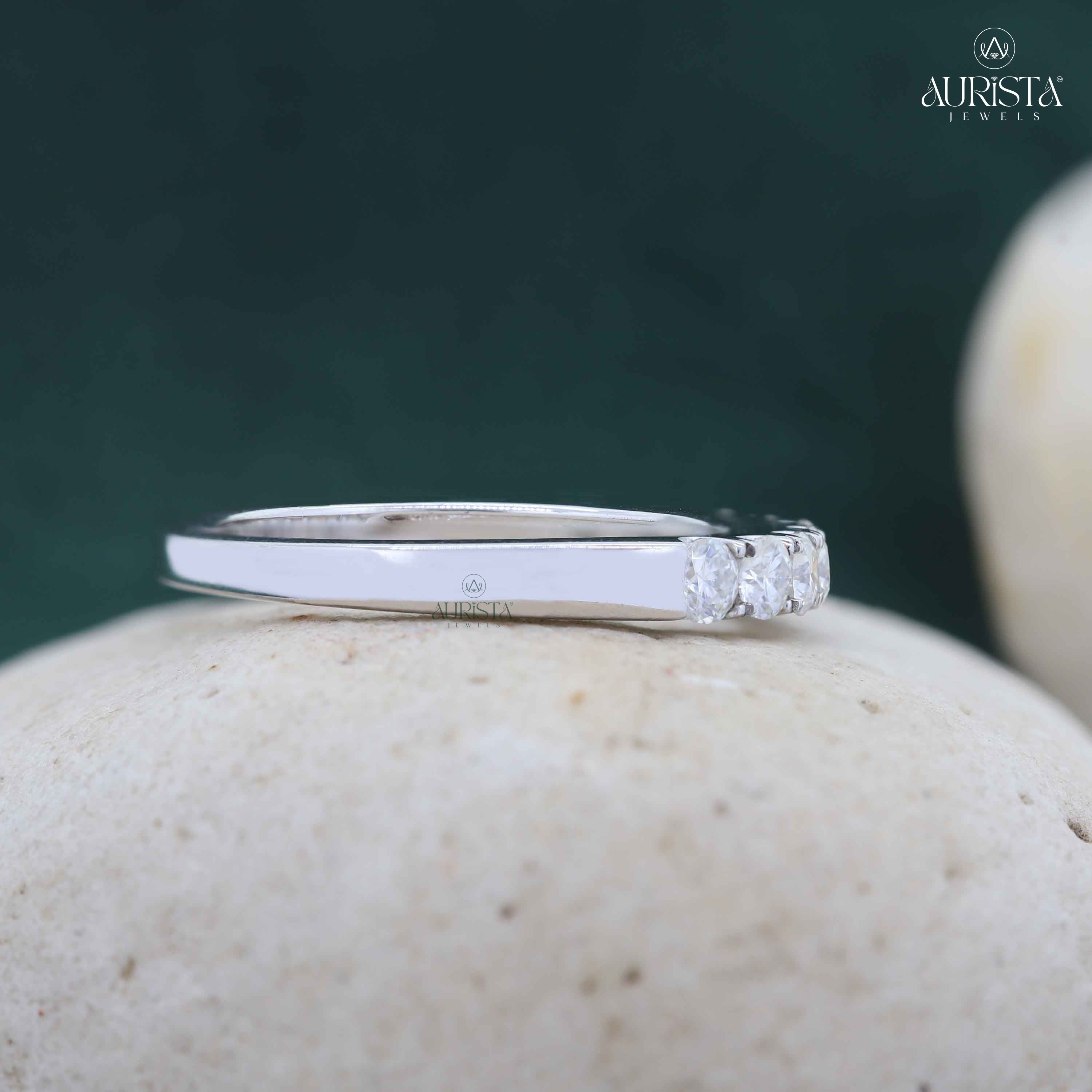 Bound by Brilliance – White Gold Ring with Round Diamond