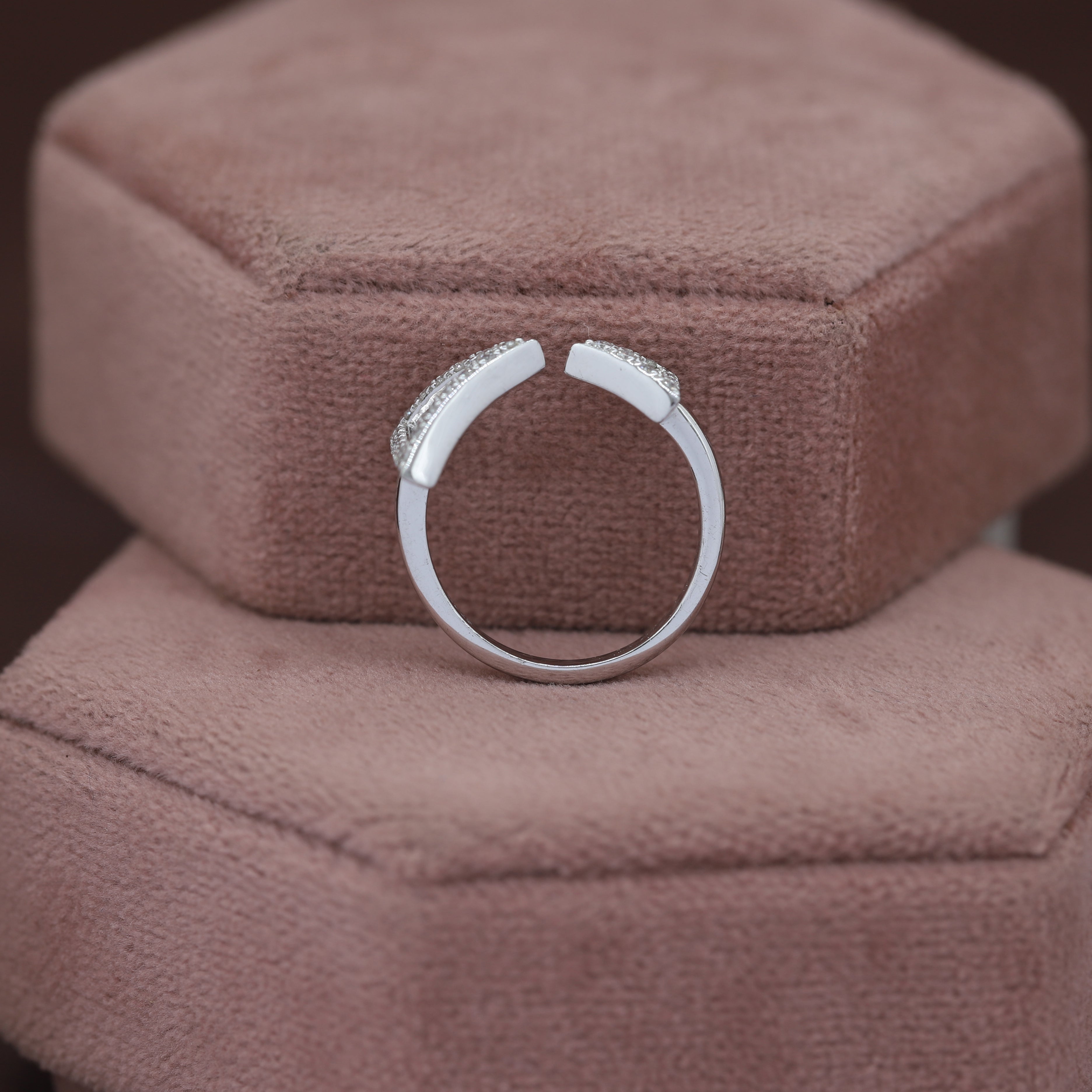 Brilliance Begins Here – White Gold Band with Round Diamond