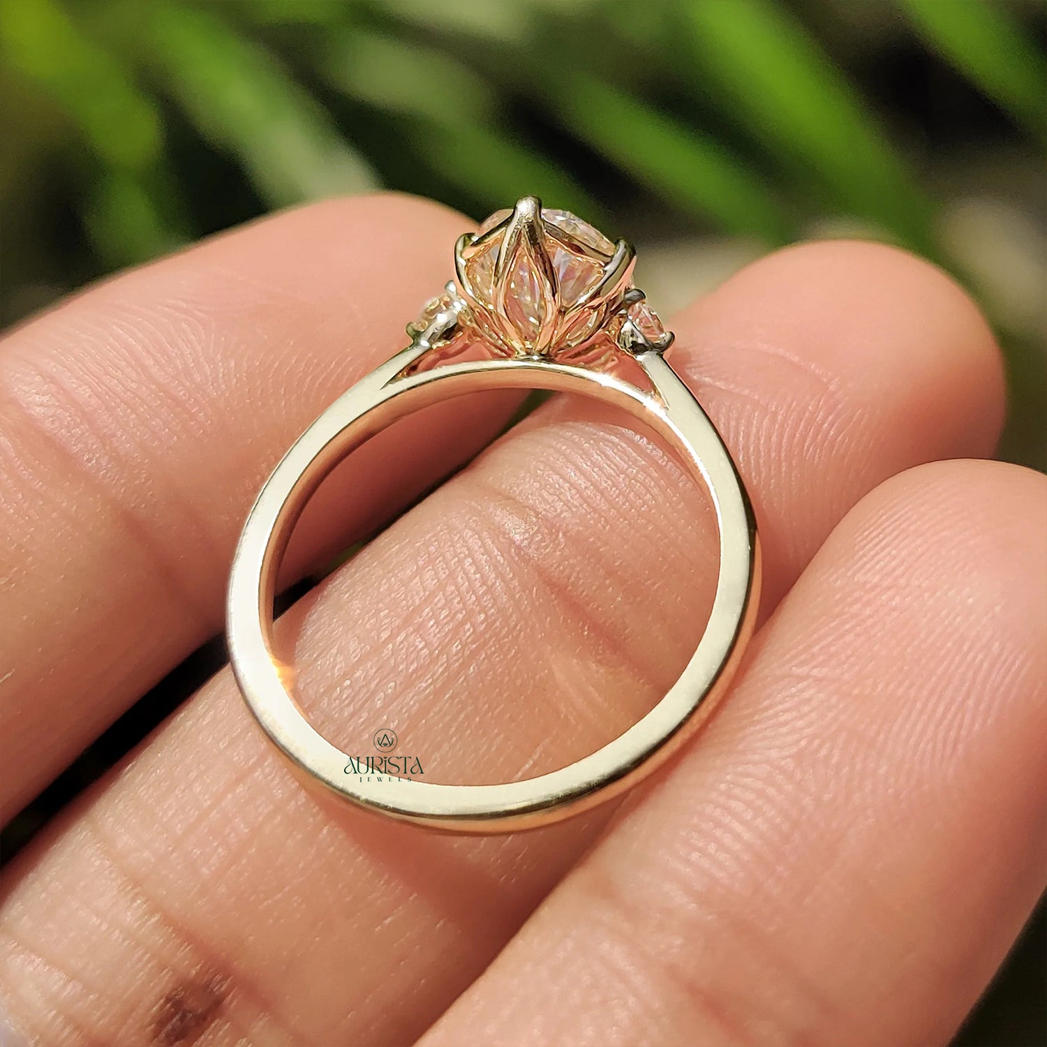 Forever Light – Rich Ring with Elegant Diamond