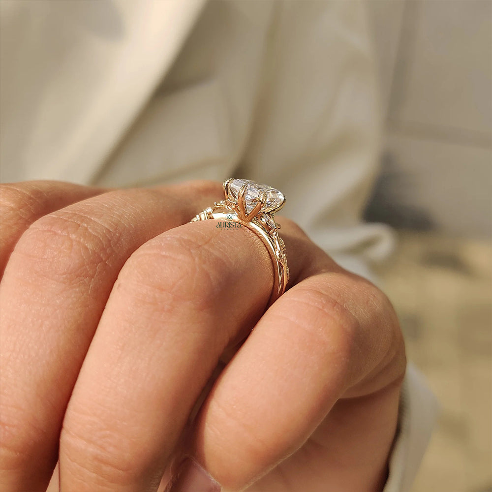 Infinite Grace – Yellow Gold Ring with Radiant Diamond