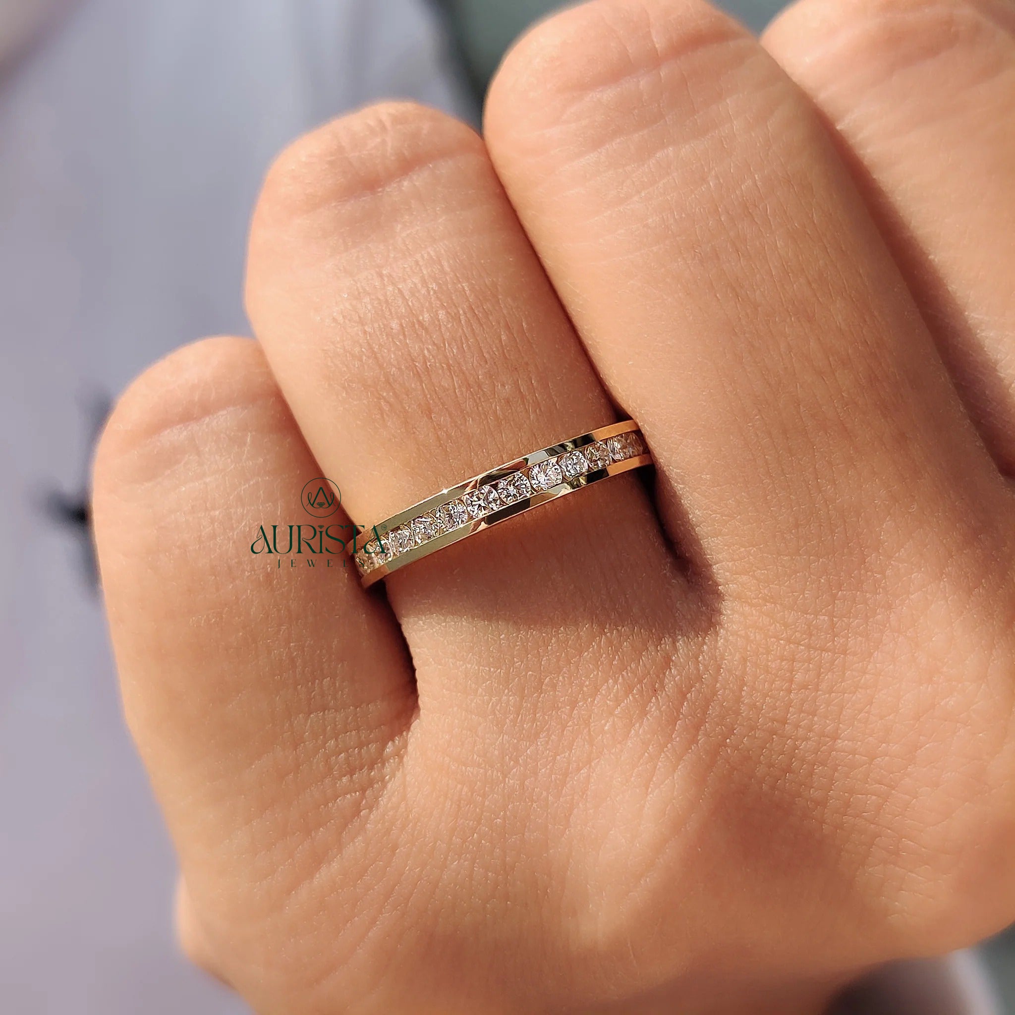 Bound in Glow – Premium Charm with Brilliant Spark