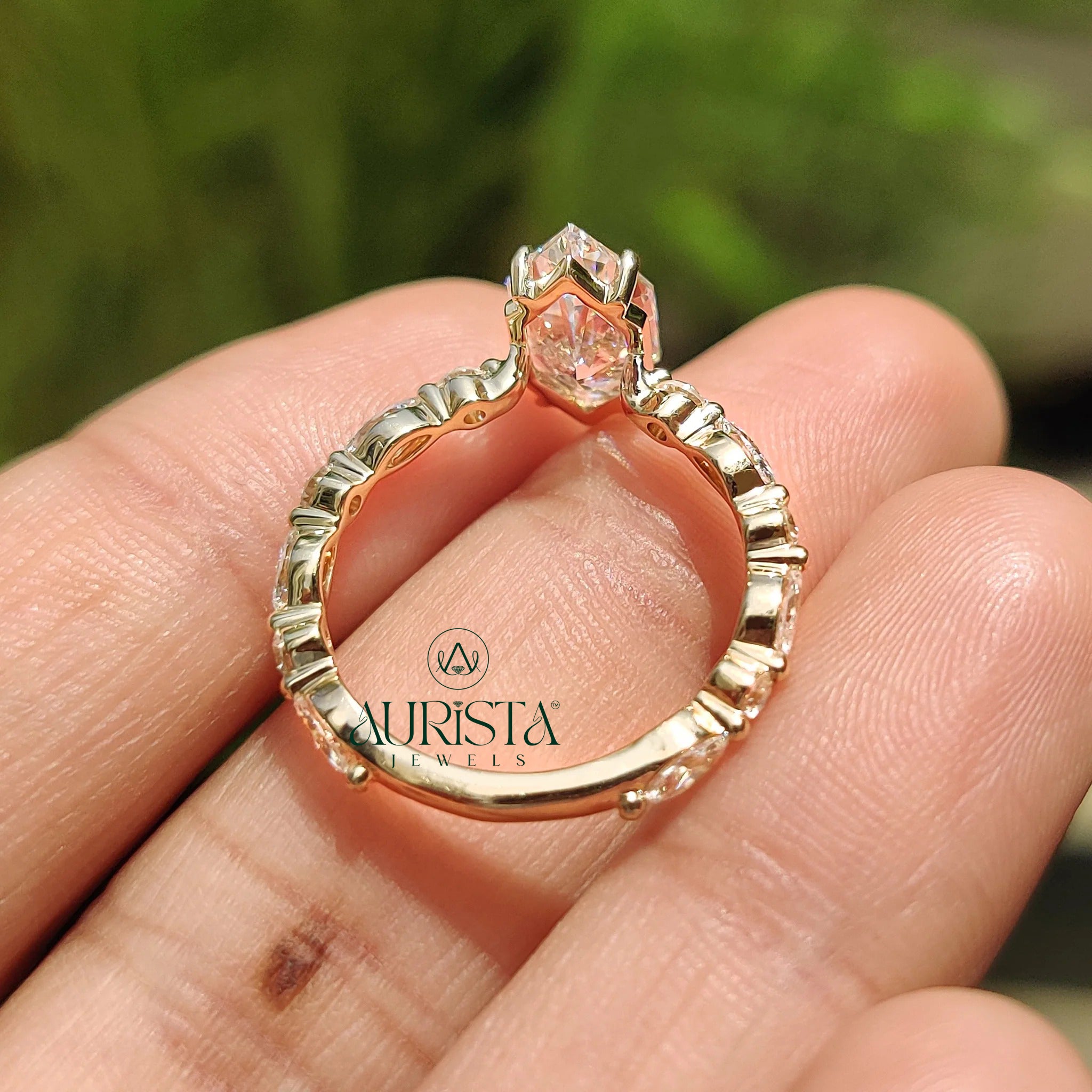 Endless Glow – Elegant Finish with Sparkling Touch
