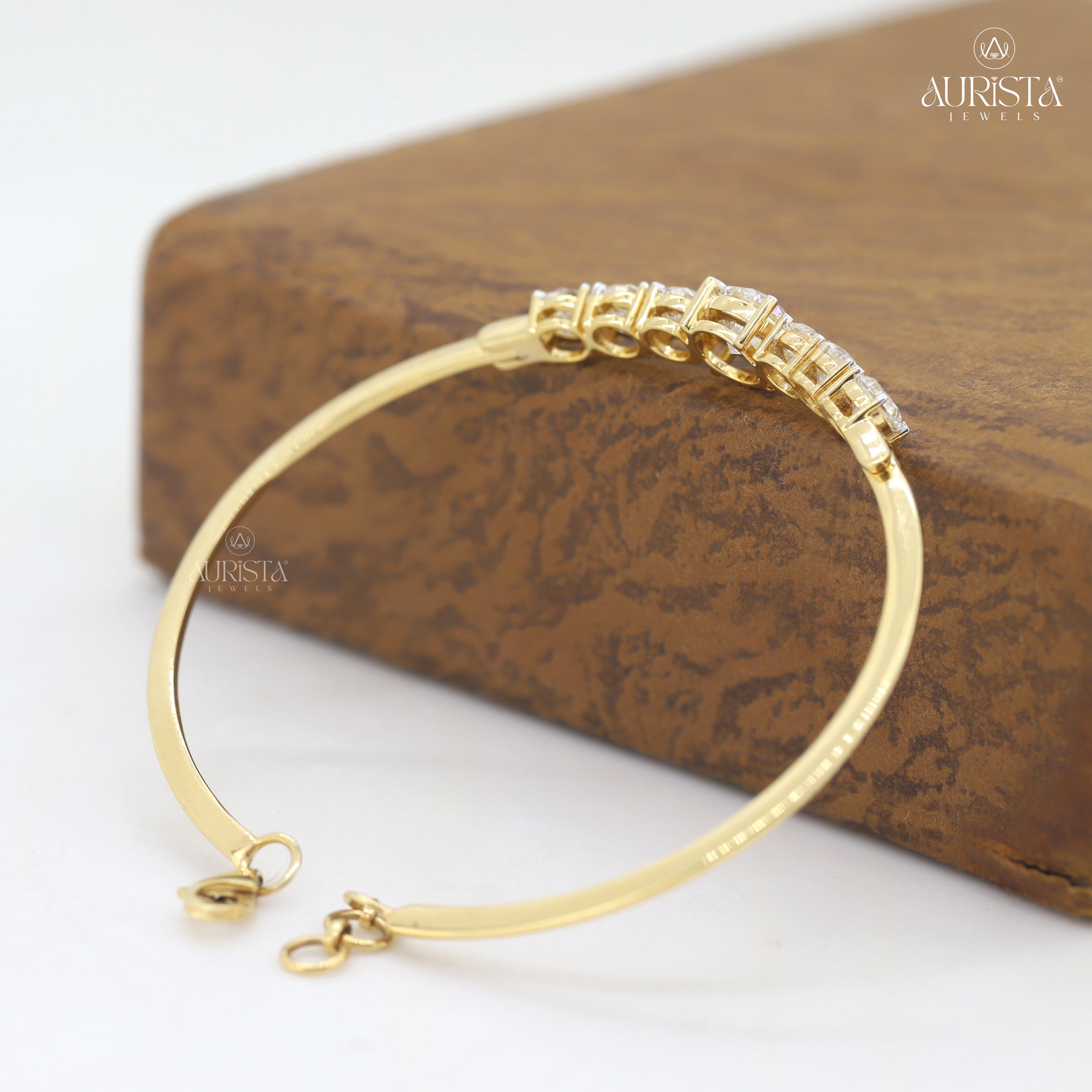 Eternal Embrace – Diamond Bracelet in Yellow Gold