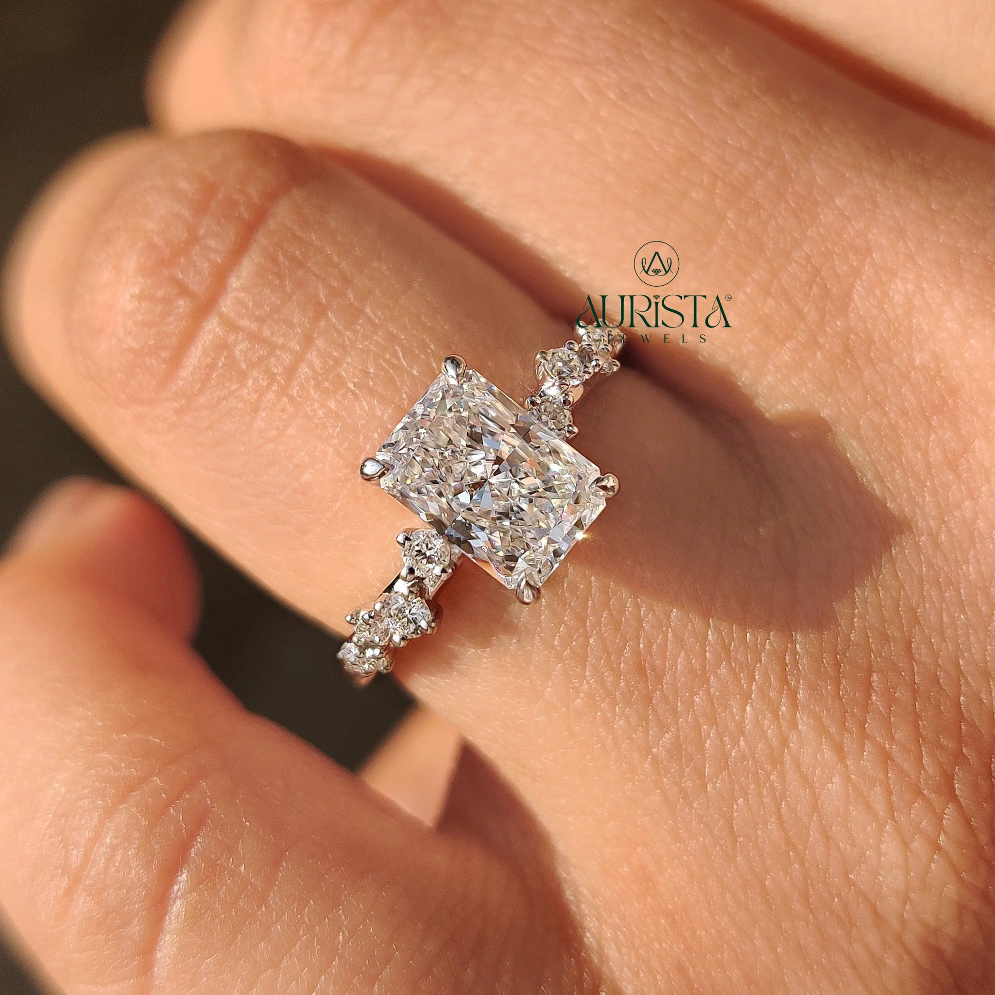 Golden Desire – Classic Charm with Radiant Glow