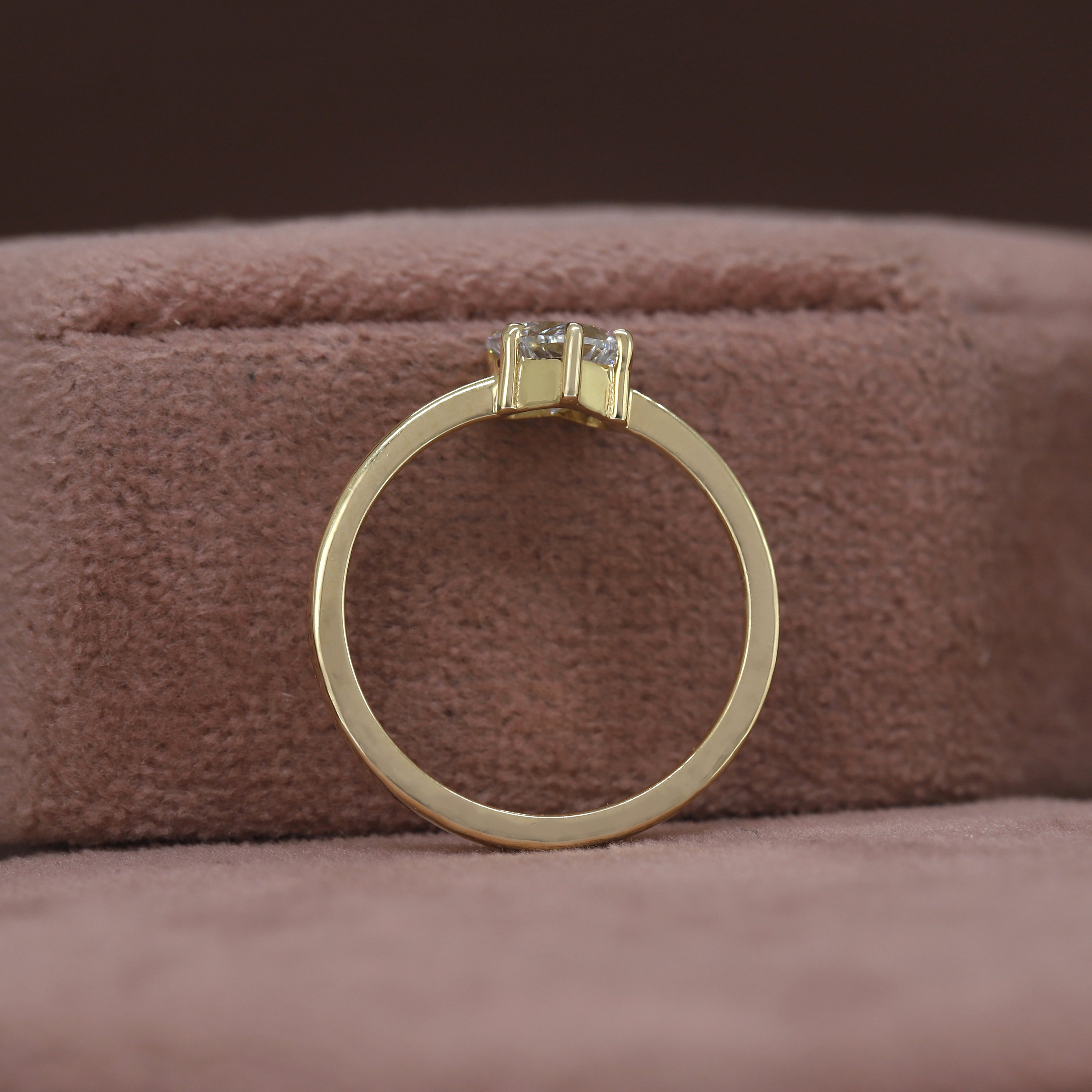 Timeless Union – Yellow Gold Band with Heart Diamond