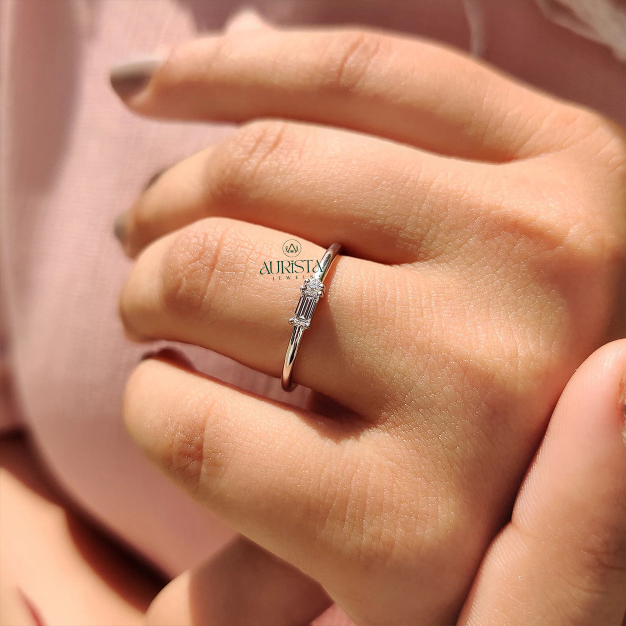 Timeless Glow – Premium Ring with Elegant Diamond