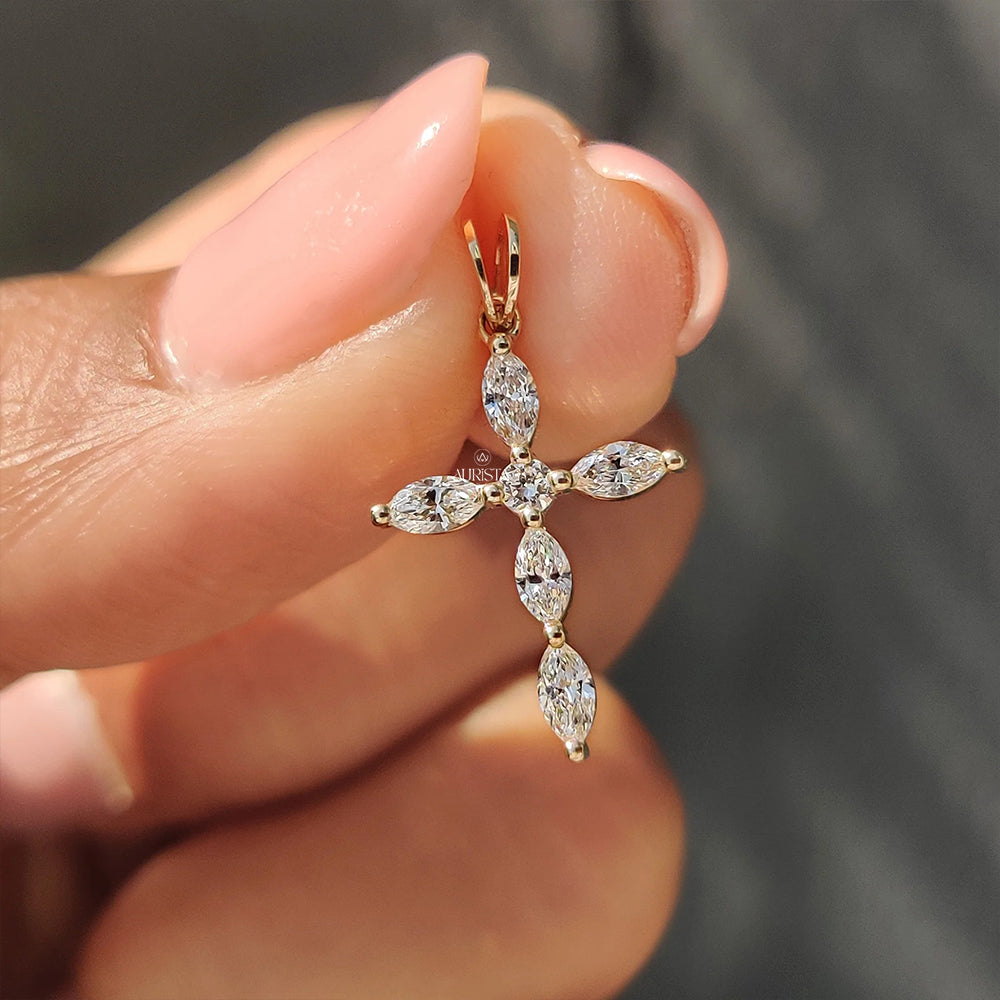 Celestial Glow Solitaire Diamond Pendant in Yellow Gold