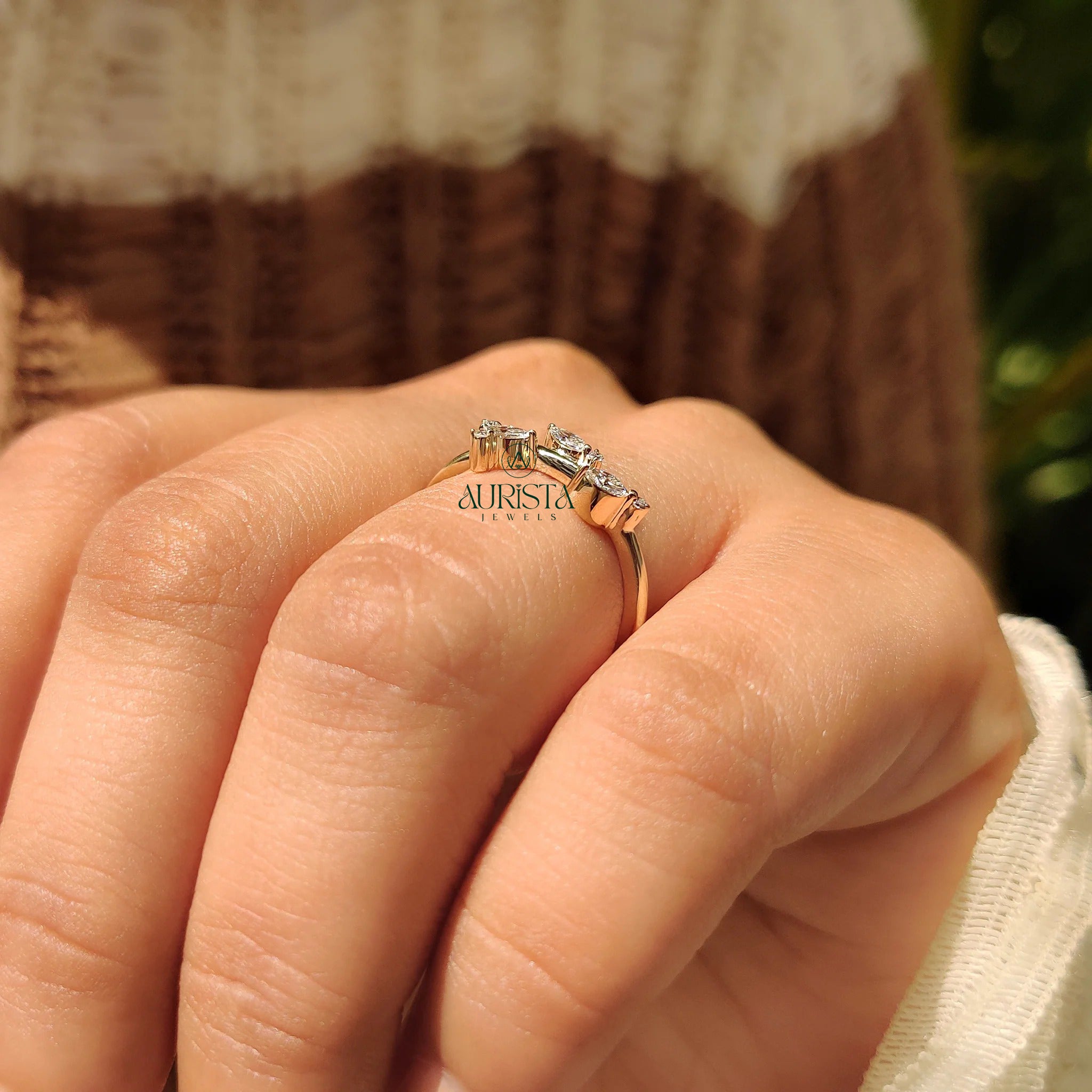 Pure Devotion – Polished Ring with Shimmering Diamond