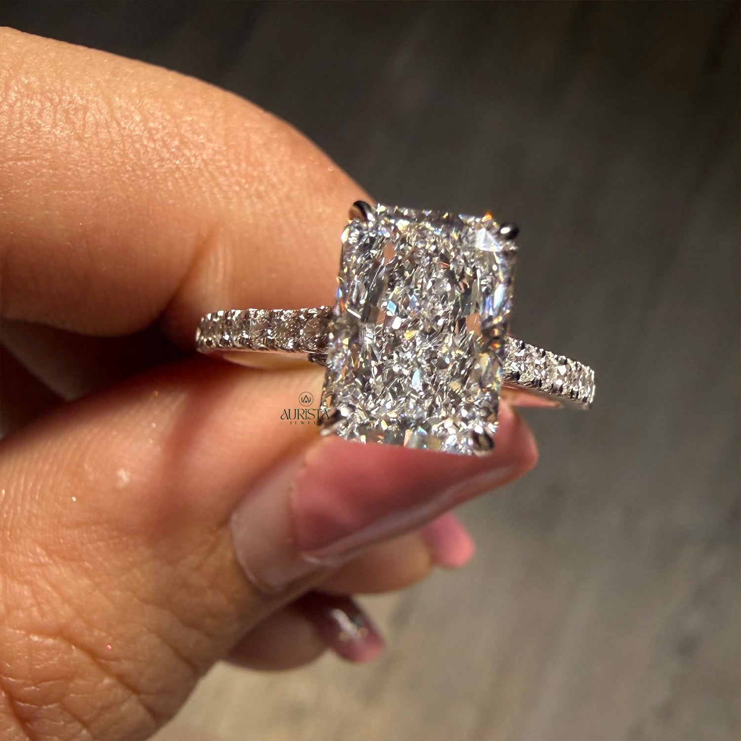 Golden Vows – Royal Ring with Brilliant Diamond