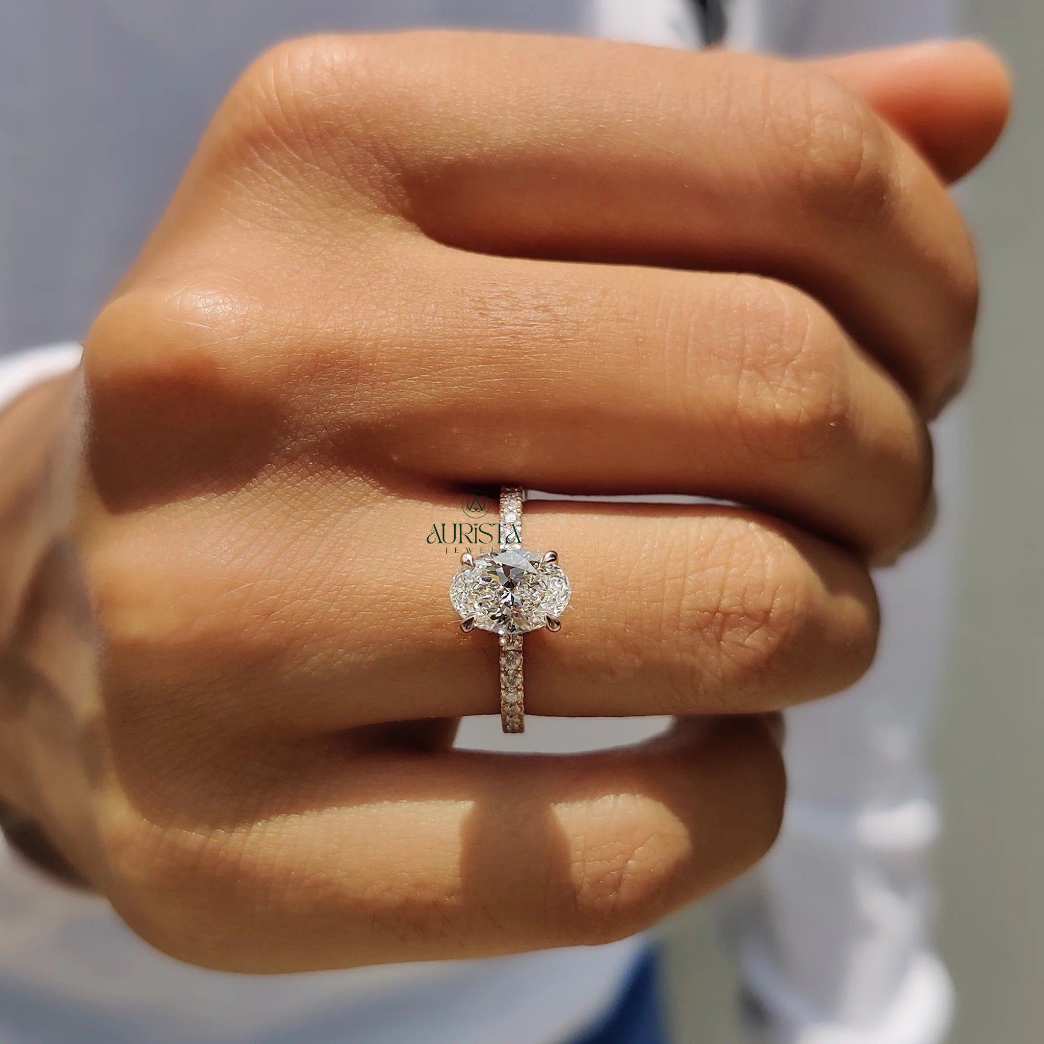 Timeless Pave Shine – Classic Ring with Radiant Spark