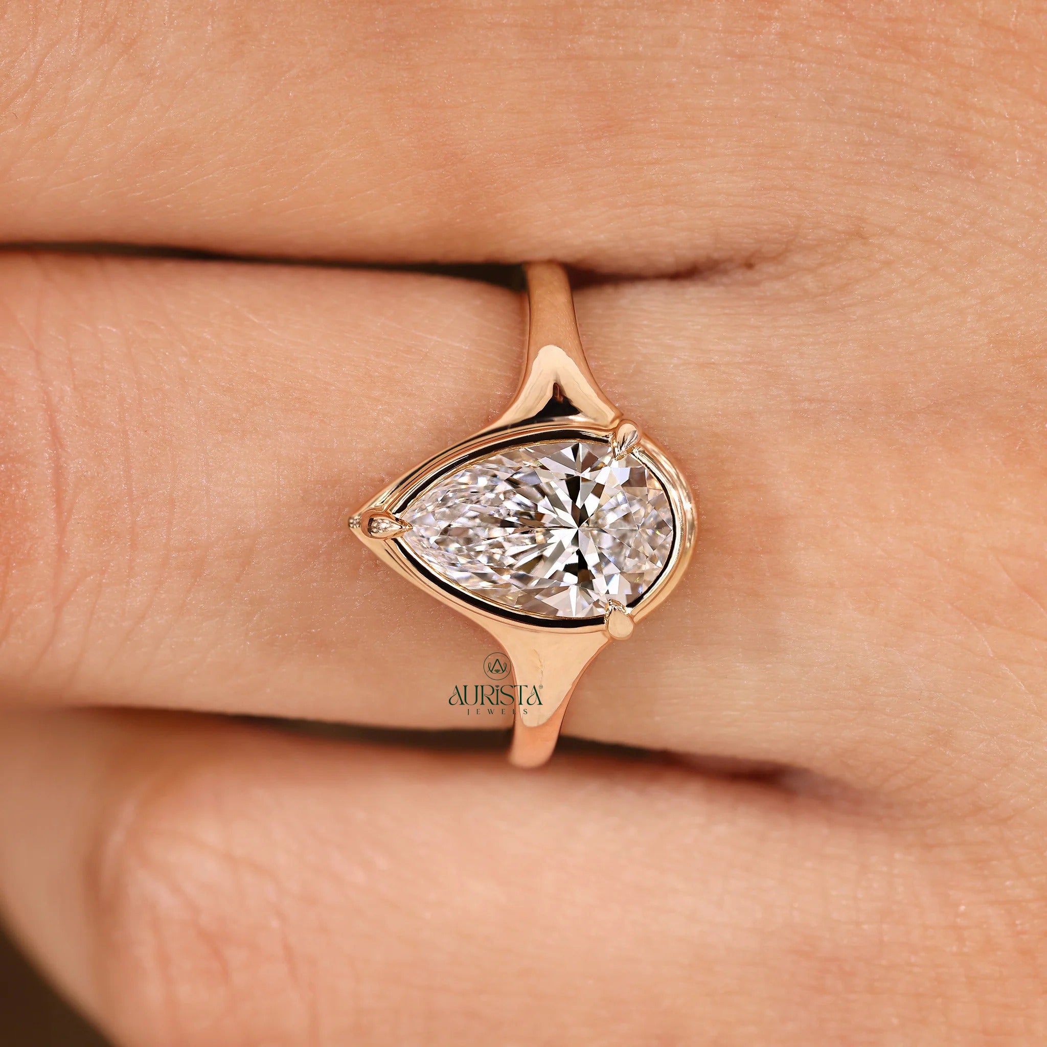 Minimal Diamond Ring with Pure Radiance