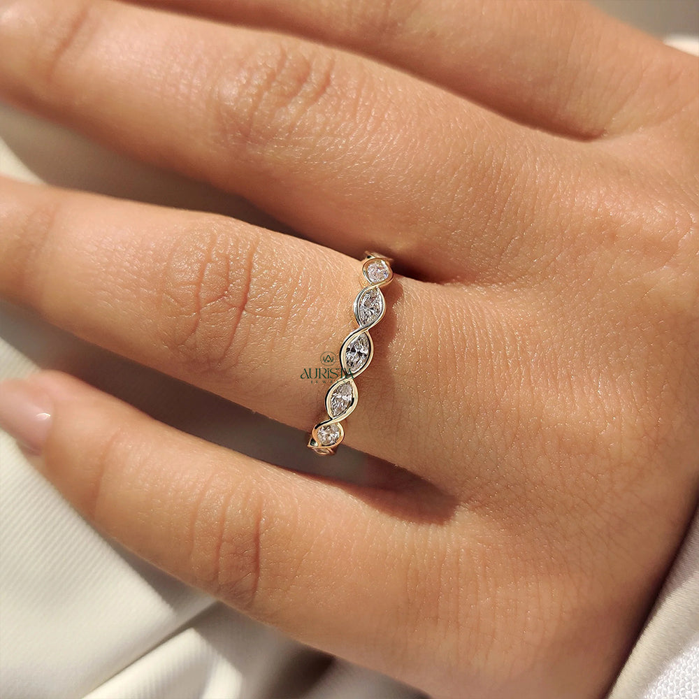 Whisper of Shine – Yellow Gold Band with Marquise Diamond