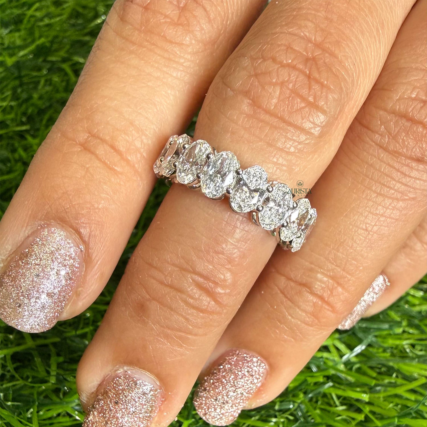 Glow of Eternity – White Gold Band with Oval-Cut Diamond