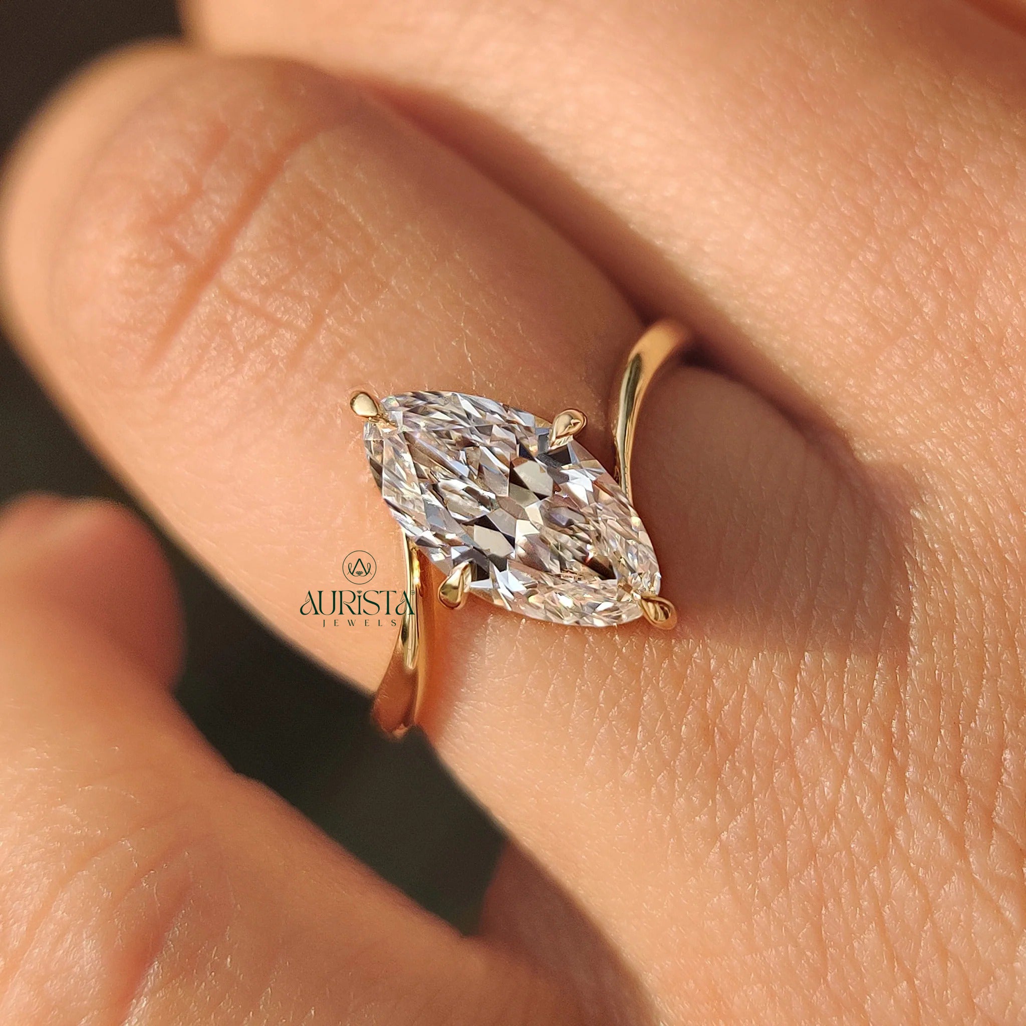 Pure Elegance Solitaire Ring with Bright Sparkle