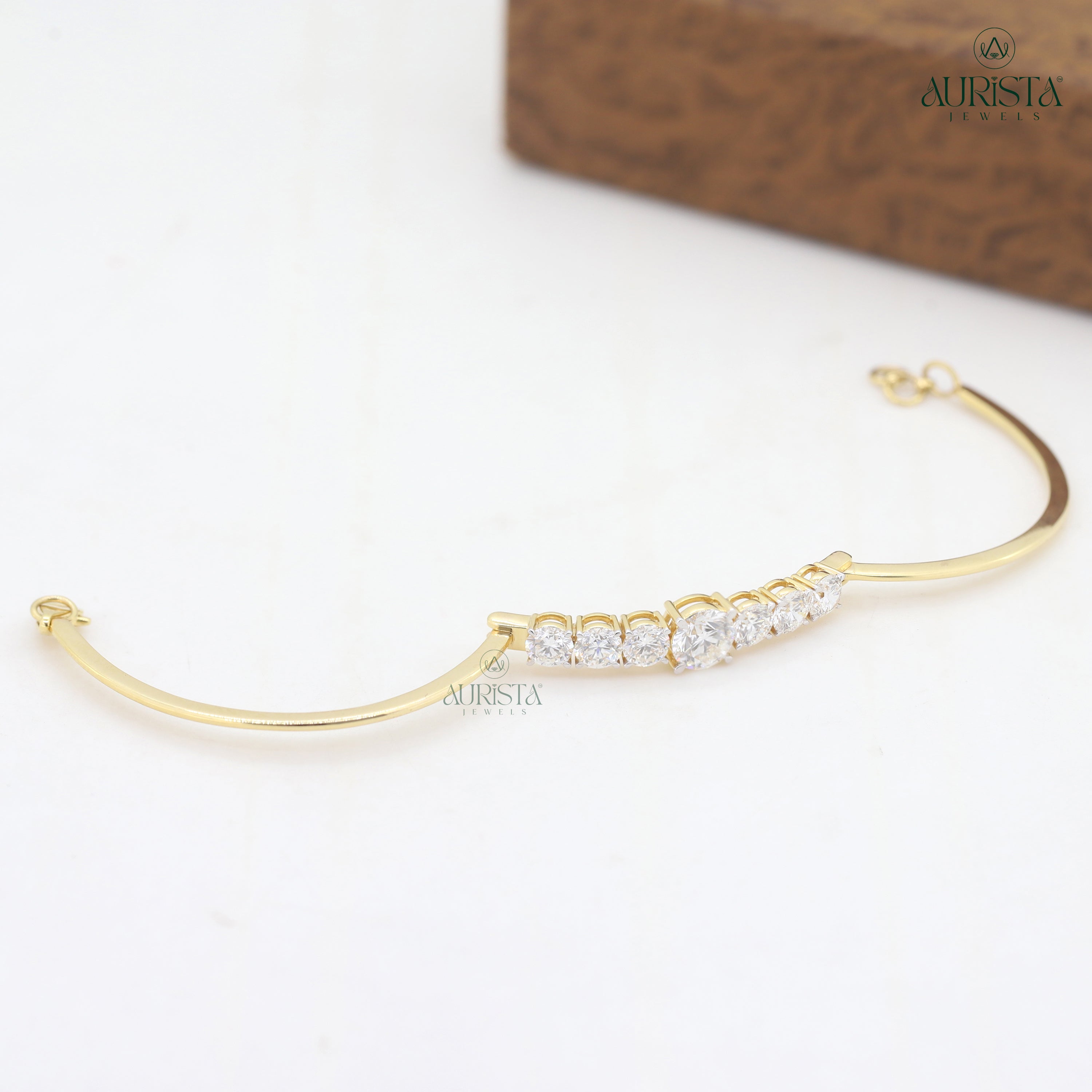 Eternal Embrace – Diamond Bracelet in Yellow Gold