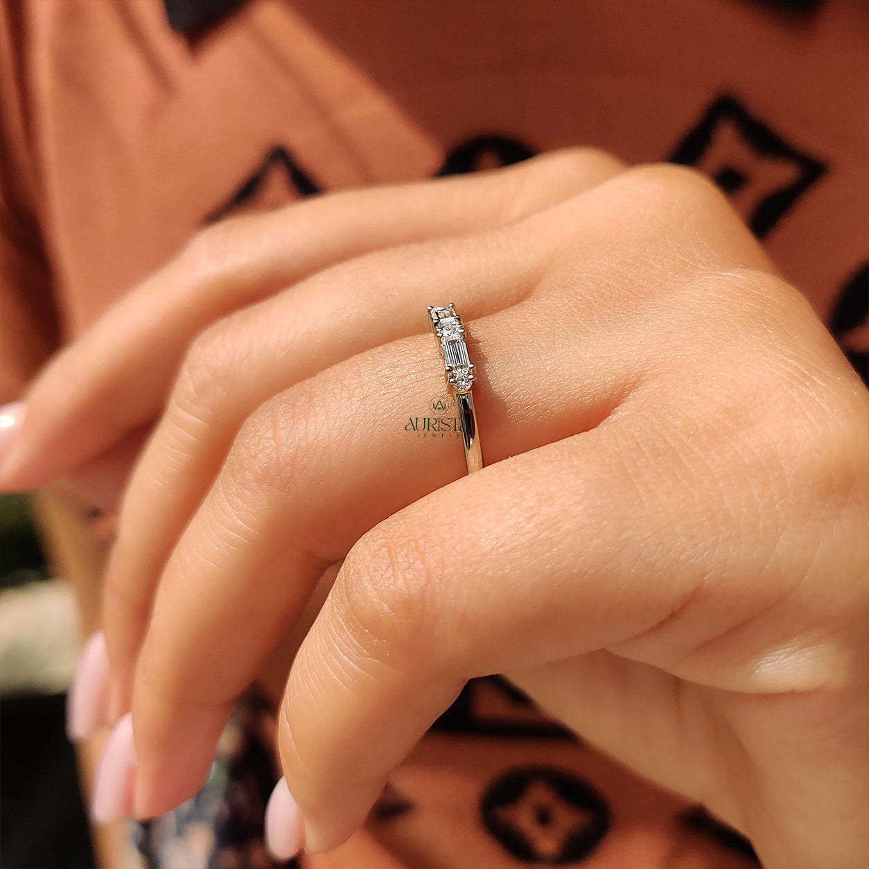 Bound in Glow – Premium Charm with Brilliant Spark