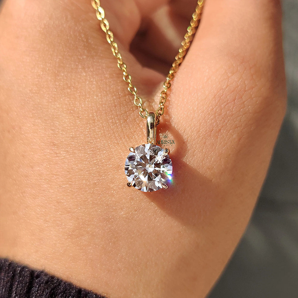 Starry Glow Round Diamond Pendant in Yellow Gold