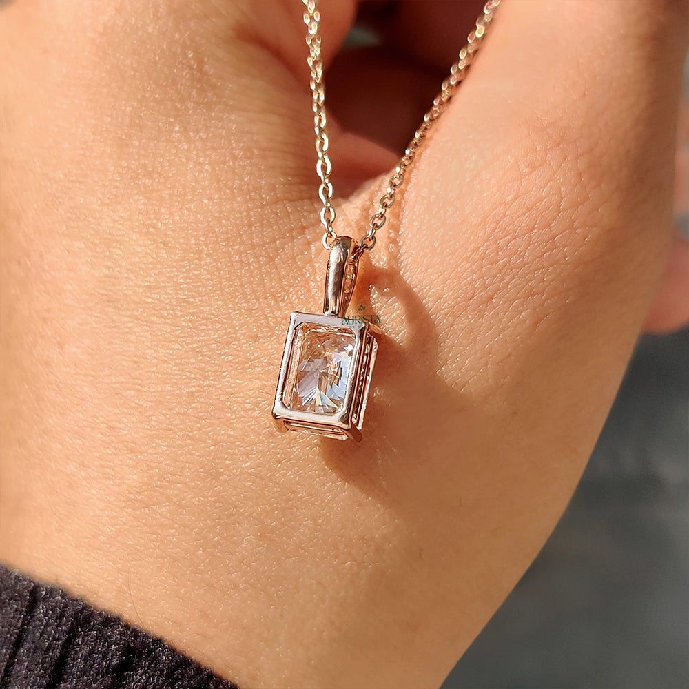 Luminous Charm Radinat Diamond Pendant in Gold