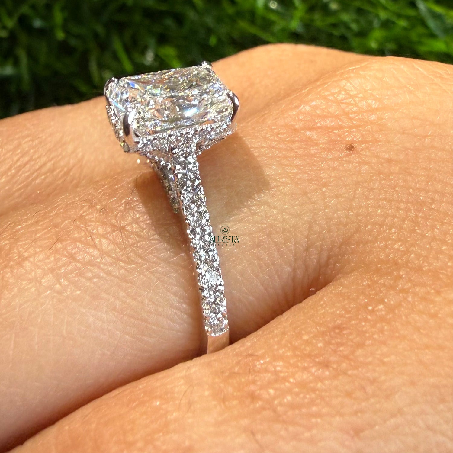 Golden Vows – Royal Ring with Brilliant Diamond