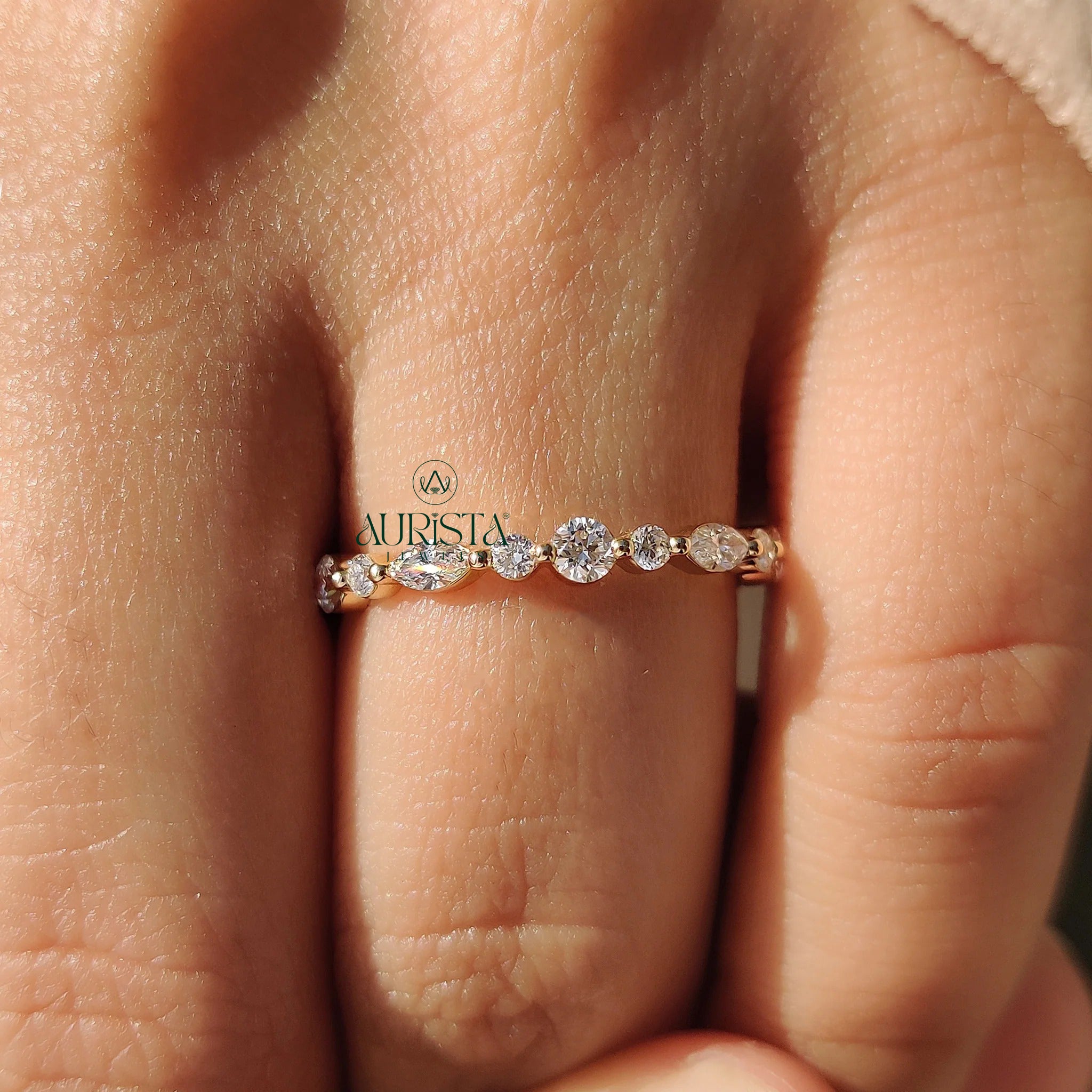 Bound in Glow – Premium Charm with Brilliant Spark