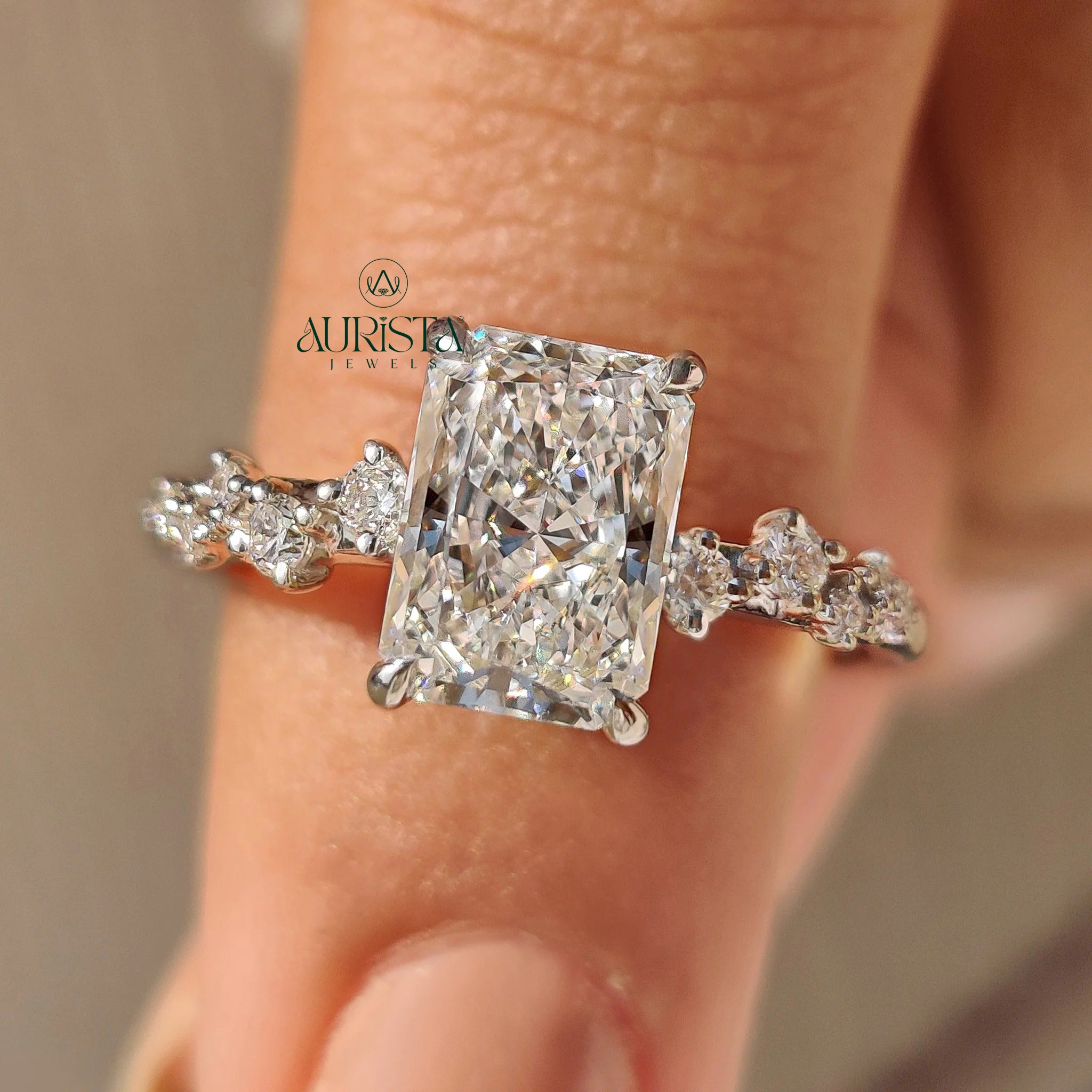Golden Desire – Classic Charm with Radiant Glow