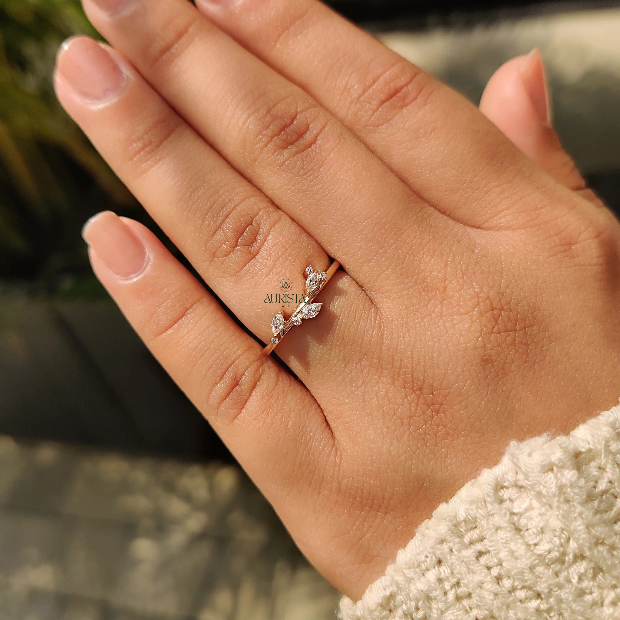 Pure Devotion – Polished Ring with Shimmering Diamond