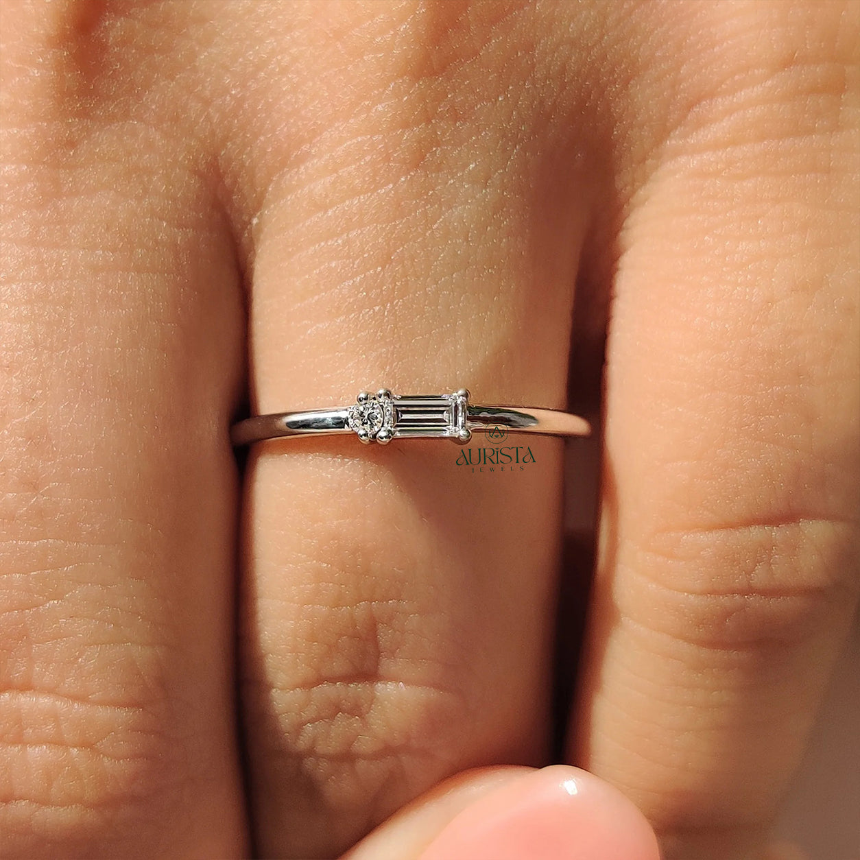 Timeless Glow – Premium Ring with Elegant Diamond
